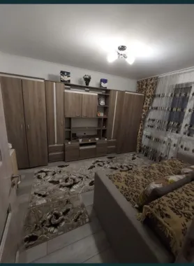 Vand apartament decomandat cu 2 camere