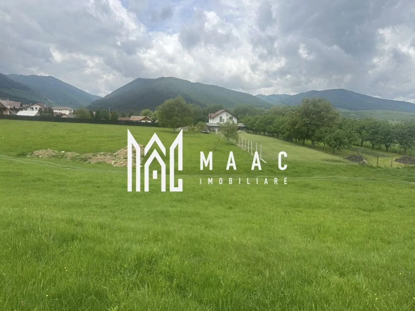 Teren cu potențial turistic I 1200 MP I Gura Râului - Mărăjdiei - MAAC Imobiliare vă propune spre vânzare un teren cu potențial deosebit, pretabil pentru construcția unei case de vacanță sau a unei cabane turistice, amplasat într-o zonă pitorească din Mărginimea Sibiului.

 Caracteristici:
Suprafață totală: 1.200 mp
Regim urbanistic (PUZ): Zonă cu funcțiuni mixte – locuire și turism/agrement.
Status: în curs de trecere în intravilan.
Utilități: gaz, curent, apă – la aproximativ 100 m distanță

 Avantaj major: poziționarea terenului într-o zonă turistică consacrată, ce oferă liniște, natură și potențial excelent pentru investiții în domeniul turismului sau al locuirii de vacanță.
📞 Pentru mai multe detalii și vizionări, precizati telefonic ca ati vazut anuntul cu ID: CP2740600