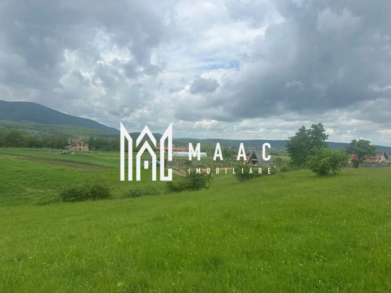 Teren cu potențial turistic I 1200 MP I Gura Râului - Mărăjdiei - MAAC Imobiliare vă propune spre vânzare un teren cu potențial deosebit, pretabil pentru construcția unei case de vacanță sau a unei cabane turistice, amplasat într-o zonă pitorească din Mărginimea Sibiului.

 Caracteristici:
Suprafață totală: 1.200 mp
Regim urbanistic (PUZ): Zonă cu funcțiuni mixte – locuire și turism/agrement.
Status: în curs de trecere în intravilan.
Utilități: gaz, curent, apă – la aproximativ 100 m distanță

 Avantaj major: poziționarea terenului într-o zonă turistică consacrată, ce oferă liniște, natură și potențial excelent pentru investiții în domeniul turismului sau al locuirii de vacanță.
📞 Pentru mai multe detalii și vizionări, precizati telefonic ca ati vazut anuntul cu ID: CP2740600
