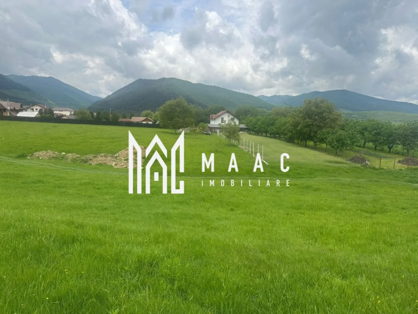Teren cu potențial turistic I 1200 MP I Gura Râului - Mărăjdiei - MAAC Imobiliare vă propune spre vânzare un teren cu potențial deosebit, pretabil pentru construcția unei case de vacanță sau a unei cabane turistice, amplasat într-o zonă pitorească din Mărginimea Sibiului.

 Caracteristici:
Suprafață totală: 1.200 mp
Regim urbanistic (PUZ): Zonă cu funcțiuni mixte – locuire și turism/agrement.
Status: în curs de trecere în intravilan.
Utilități: gaz, curent, apă – la aproximativ 100 m distanță

 Avantaj major: poziționarea terenului într-o zonă turistică consacrată, ce oferă liniște, natură și potențial excelent pentru investiții în domeniul turismului sau al locuirii de vacanță.
📞 Pentru mai multe detalii și vizionări, precizati telefonic ca ati vazut anuntul cu ID: CP2740600