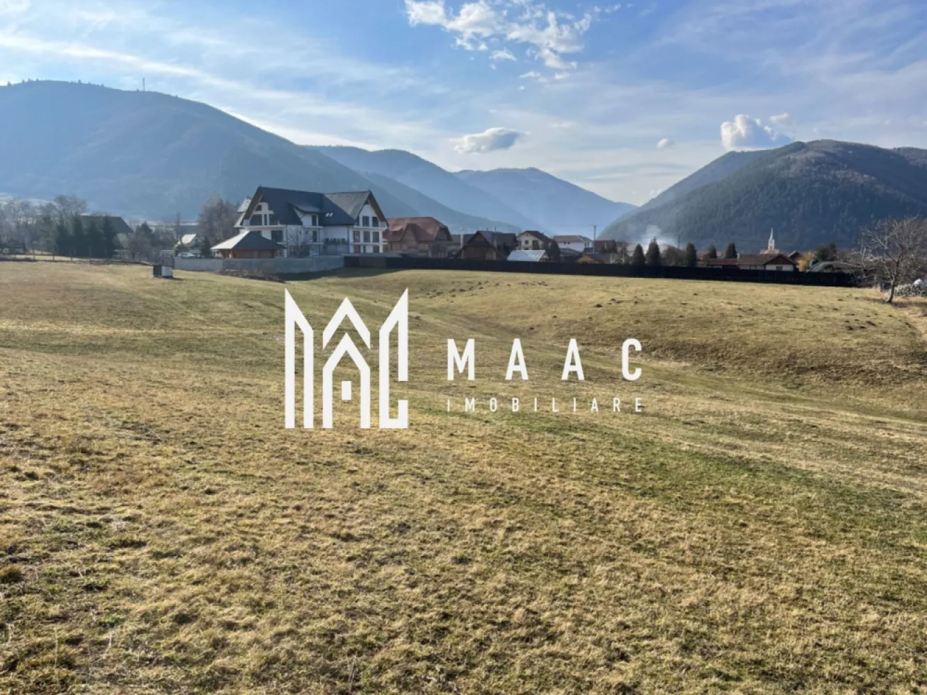 Teren cu potențial turistic I 1200 MP I Gura Râului - Mărăjdiei - MAAC Imobiliare vă propune spre vânzare un teren cu potențial deosebit, pretabil pentru construcția unei case de vacanță sau a unei cabane turistice, amplasat într-o zonă pitorească din Mărginimea Sibiului.

 Caracteristici:
Suprafață totală: 1.200 mp
Regim urbanistic (PUZ): Zonă cu funcțiuni mixte – locuire și turism/agrement.
Status: în curs de trecere în intravilan.
Utilități: gaz, curent, apă – la aproximativ 100 m distanță

 Avantaj major: poziționarea terenului într-o zonă turistică consacrată, ce oferă liniște, natură și potențial excelent pentru investiții în domeniul turismului sau al locuirii de vacanță.
📞 Pentru mai multe detalii și vizionări, precizati telefonic ca ati vazut anuntul cu ID: CP2740600
