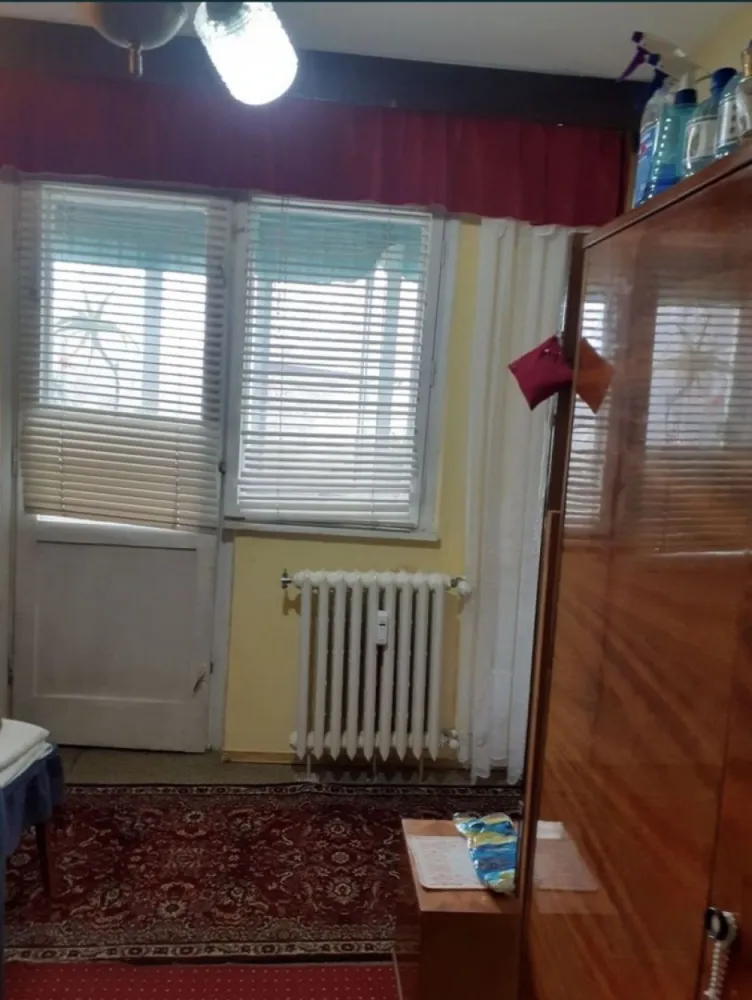 Vand ap cu 3 camere zona Tomis Nord - VÂND APARTAMENT CU 3 CAMERE SEMIDECOMANDAT, ZONA TOMIS NORD , STR. BADEA CÂRȚAN (LÂNGĂ RADET).
Suprafața totală este de 50 mp,blocul este din 1977.
Apartamentul este situat la etajul 1/5.
PENTRU MAI MULTE DETALII SUNAȚI LA NR. DE TELEFON 07******97.