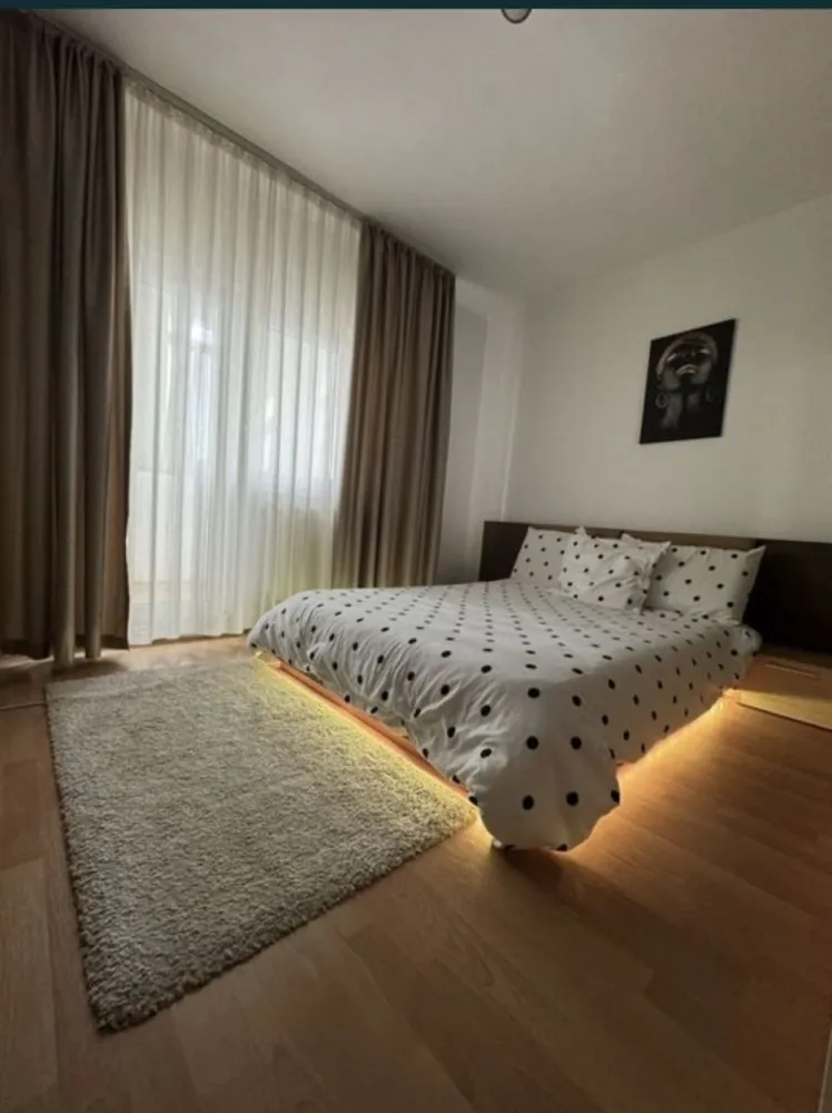 Apartament 3 camere Cora Bratianu - Proprietar vand apartament 3 camere decomandat zona Cora Bratianu(Str Dezrobirii)
Mai multe poze:

https://www.storia.ro/ro/oferta/apartament-3-camere-IDzbqa.html

Se vinde mobilat complet
Loc de parcare in fata blocului
Acoperisul izolat in 2021 in regim propriu
Centrala pe gaz, plita&cuptor incorporate
Locuinta dispune de :doua balcoane, o debara si acces uscator & locuri depozitare(et9).