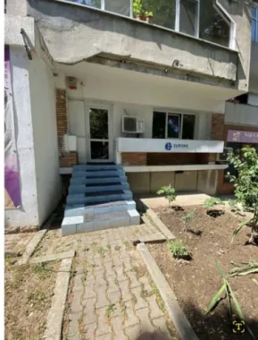 Apartament 3 camere..Pt locuit sau spatiu comercial, sediu, zona Victor