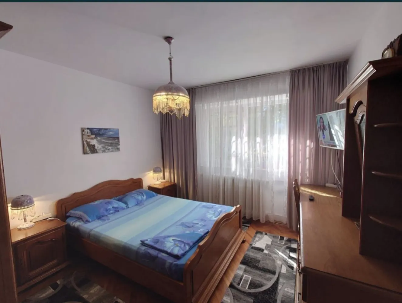 Proprietar vand ap3 camere decomandat Ciresica Tomis Nord - Persoana fizica, vand apartament cu 3 camere, decomandat, confort 0, 70mp utili, parter cu balcon, boxa 10mp, izolat exterior, instalatie electrica de cupru, centrala pe gaz. Ideal de locuit, in vecinatate se gasesc urmatoarele: magazine, farmacii, medici de familie, piata Ciresica, piata Tic Tac, gradinita Amicii, scoala 38 Dimitrie Cantemir, scoala 29 Mihai Viteazul, liceul Calinescu, liceul Virgil Madgearu, liceul Decebal, postliceala Hipocrate, campus universitar Ovidius, parcul Tabacariei, City Park Mall. Sau ca investitie, se poate inchiria permanent, sau pe durata anului scolar si de sezon. In apropiere se afla satul de vacanta, statiunea Mamaia.