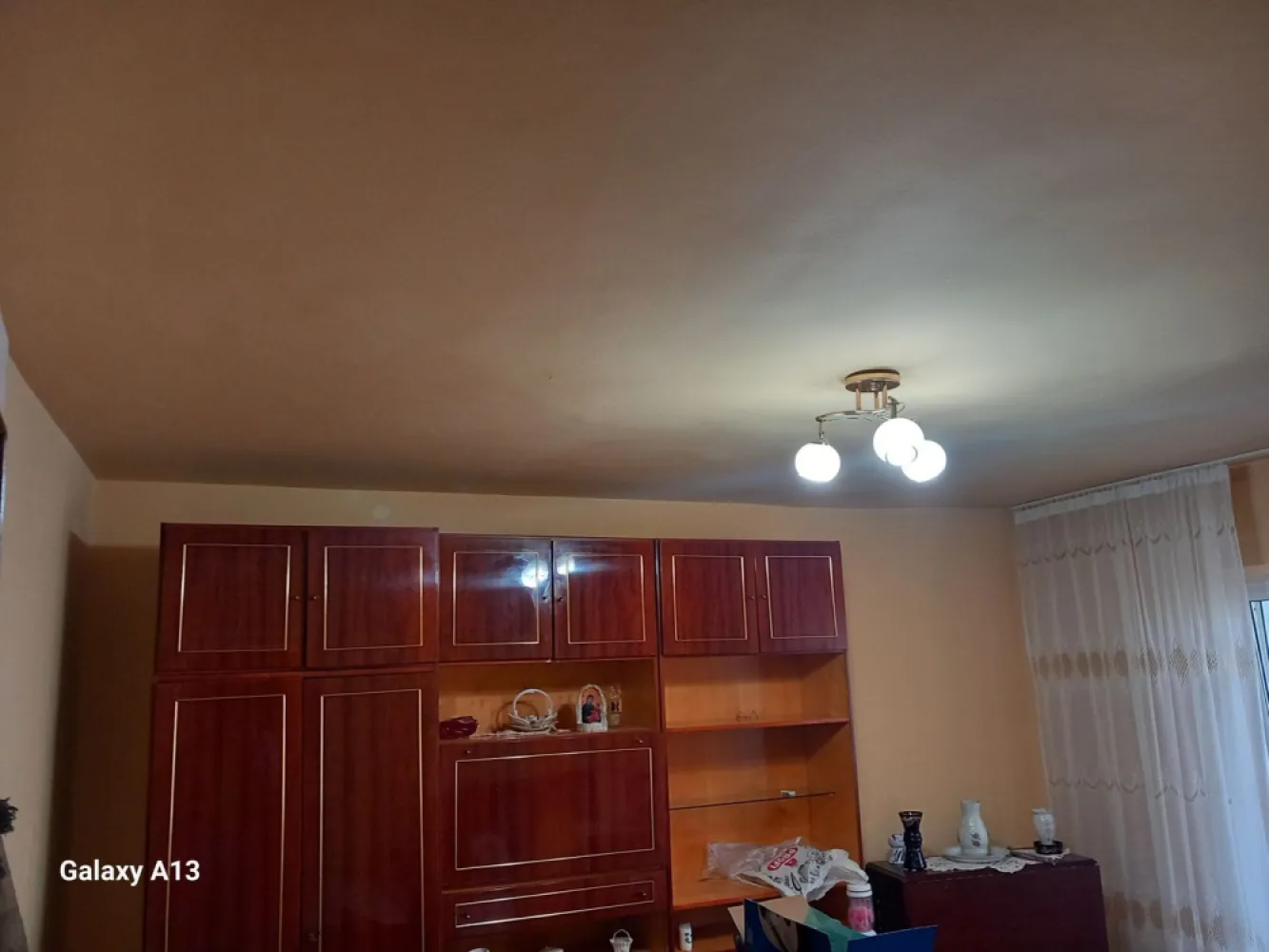 ageuropa.ro vinde ap 3 cam DECOMANDATE 90mp la etajul 3 în Micro 16. - Agenția EUROPA vinde apartament cu trei camere DECOMANDATE la etajul 3 în Micro 16.