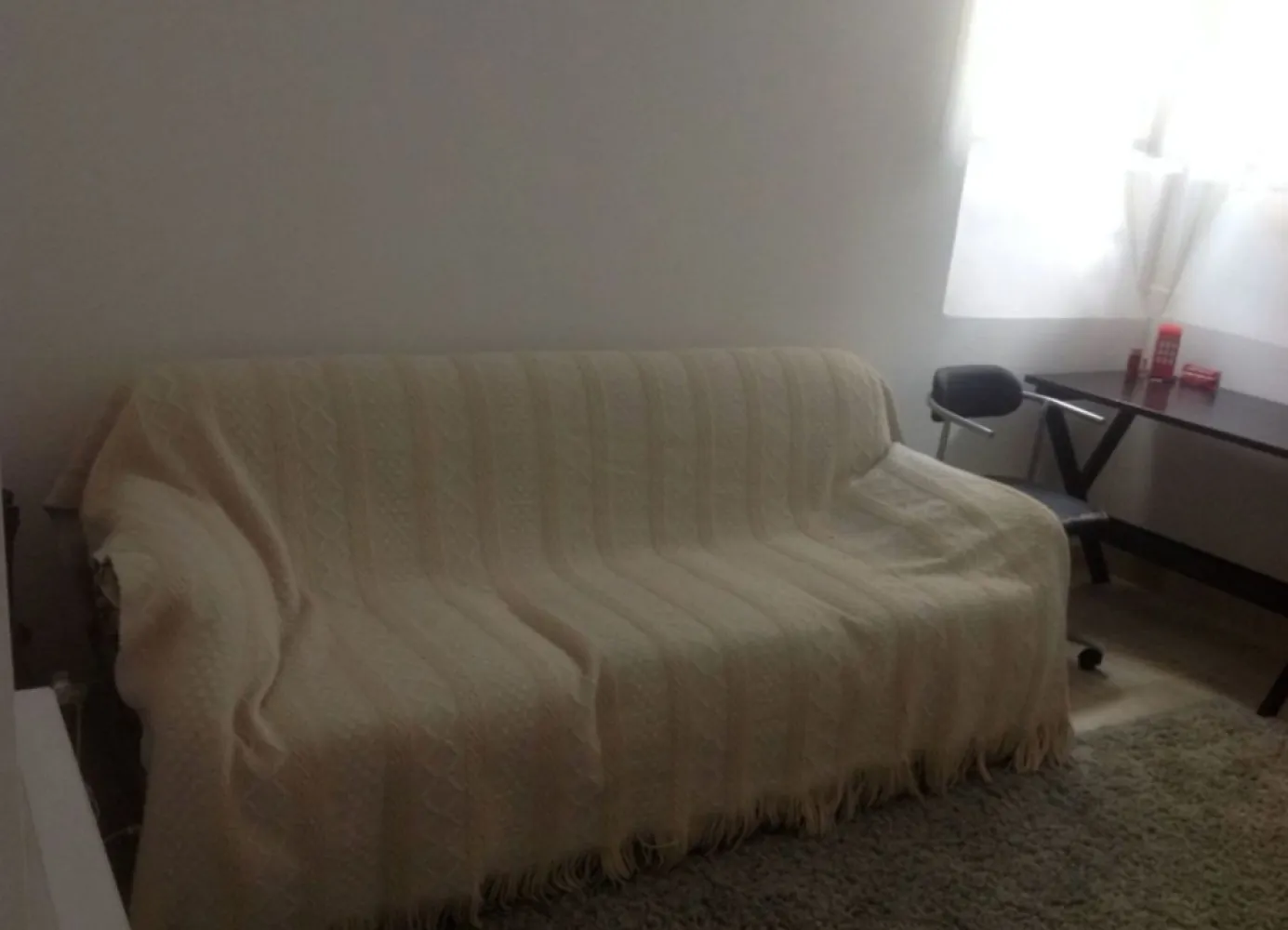 Apartament 3 camere de vanzare 57 mp Uniri - Metropoliei - Agentia Europa vinde un apartament 3 camere zona Uniri , Mitropolie, intr-o residenta privata P+ 3 , cu curte , verdeata, demisol inalt , totul refacut in 2019, baie, bucatarie mobilata, instalatie electrica noua, ,instalatie apa -noua, contor citire de la distanta pentru apa, ,incalzire cu calorifere electrice, ,gaz la bucatarie ,usi si geamuri termopane ,gresie , faianata , totul nou, zugravit.