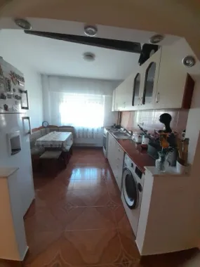 Văd apartament 2 camere