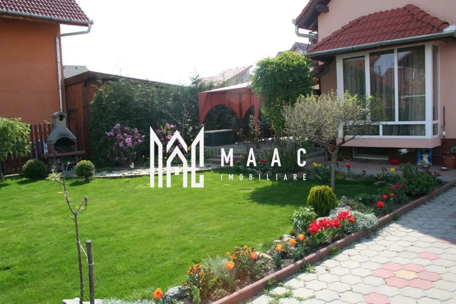 Casa individuala | 5 camere | 290 MP | Curte | Garaj | Brana - MAAC Imobiliare va prezinta o casă modernă situată în Șelimbăr – regim de înălțime D+P+E+M.

Caracteristici:
Suprafață teren: 700 mp
Suprafață utilă: 290 mp
Regim de înălțime: Demisol + Parter + Etaj + Mansardă
An construcție: 2007
Terasă: 40 mp
Garaj: 52 mp, pentru 2 autoturisme
Locuri de parcare: 2 în garaj, 2 în curte și încă 2 în fața casei (parcare amenajată)
Stradă închisă, fără trafic de tranzit, oferind liniște și intimitate

Compartimentare:
Demisol:
Cameră cu ladă frigorifică și spațiu de depozitare – 7 mp
Cameră centrală termică
Spălătorie și uscătorie – 11 mp
Cameră pentru depozitarea alimentelor – 8 mp

Parter:
Hol – 10 mp
Living – 35 mp, dotat cu șemineu
Bucătărie – 12 mp
Sufragerie (loc de servit masa) – 11 mp
Baie – 4,5 mp
Cameră de sport cu jacuzzi – 48 mp

Etaj:
Hol – 6 mp
Dormitor 1 – 14 mp cu baie proprie de 6 mp
Dormitor 2 – 16 mp cu dressing de 9 mp și baie proprie de 10 mp
Dormitor 3 – 12 mp, cu două balcoane și acces separat pentru fiecare

Mansardă:
Spațiu de 32 mp, ideal pentru birou, hobby room sau spațiu de relaxare

Avantaj:
Stradă privată, ferită de agitația traficului.

Pentru mai multe detalii precizati telefonic ca ati vazut anuntul cu ID: CP2739635