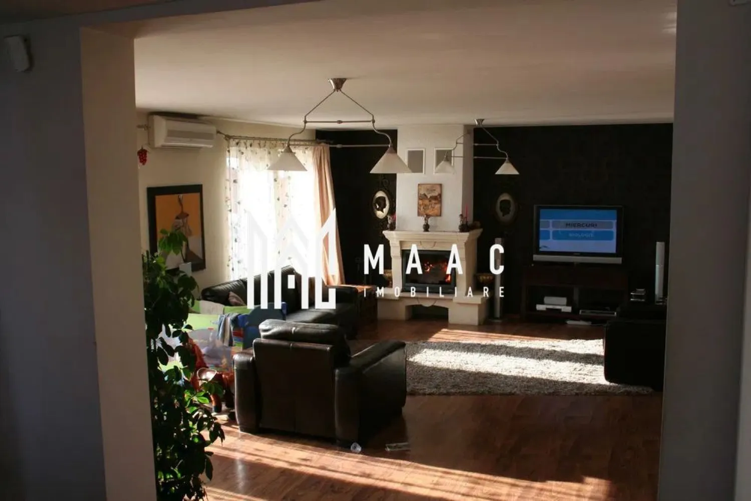Casa individuala | 5 camere | 290 MP | Curte | Garaj | Brana - MAAC Imobiliare va prezinta o casă modernă situată în Șelimbăr – regim de înălțime D+P+E+M.

Caracteristici:
Suprafață teren: 700 mp
Suprafață utilă: 290 mp
Regim de înălțime: Demisol + Parter + Etaj + Mansardă
An construcție: 2007
Terasă: 40 mp
Garaj: 52 mp, pentru 2 autoturisme
Locuri de parcare: 2 în garaj, 2 în curte și încă 2 în fața casei (parcare amenajată)
Stradă închisă, fără trafic de tranzit, oferind liniște și intimitate

Compartimentare:
Demisol:
Cameră cu ladă frigorifică și spațiu de depozitare – 7 mp
Cameră centrală termică
Spălătorie și uscătorie – 11 mp
Cameră pentru depozitarea alimentelor – 8 mp

Parter:
Hol – 10 mp
Living – 35 mp, dotat cu șemineu
Bucătărie – 12 mp
Sufragerie (loc de servit masa) – 11 mp
Baie – 4,5 mp
Cameră de sport cu jacuzzi – 48 mp

Etaj:
Hol – 6 mp
Dormitor 1 – 14 mp cu baie proprie de 6 mp
Dormitor 2 – 16 mp cu dressing de 9 mp și baie proprie de 10 mp
Dormitor 3 – 12 mp, cu două balcoane și acces separat pentru fiecare

Mansardă:
Spațiu de 32 mp, ideal pentru birou, hobby room sau spațiu de relaxare

Avantaj:
Stradă privată, ferită de agitația traficului.

Pentru mai multe detalii precizati telefonic ca ati vazut anuntul cu ID: CP2739635