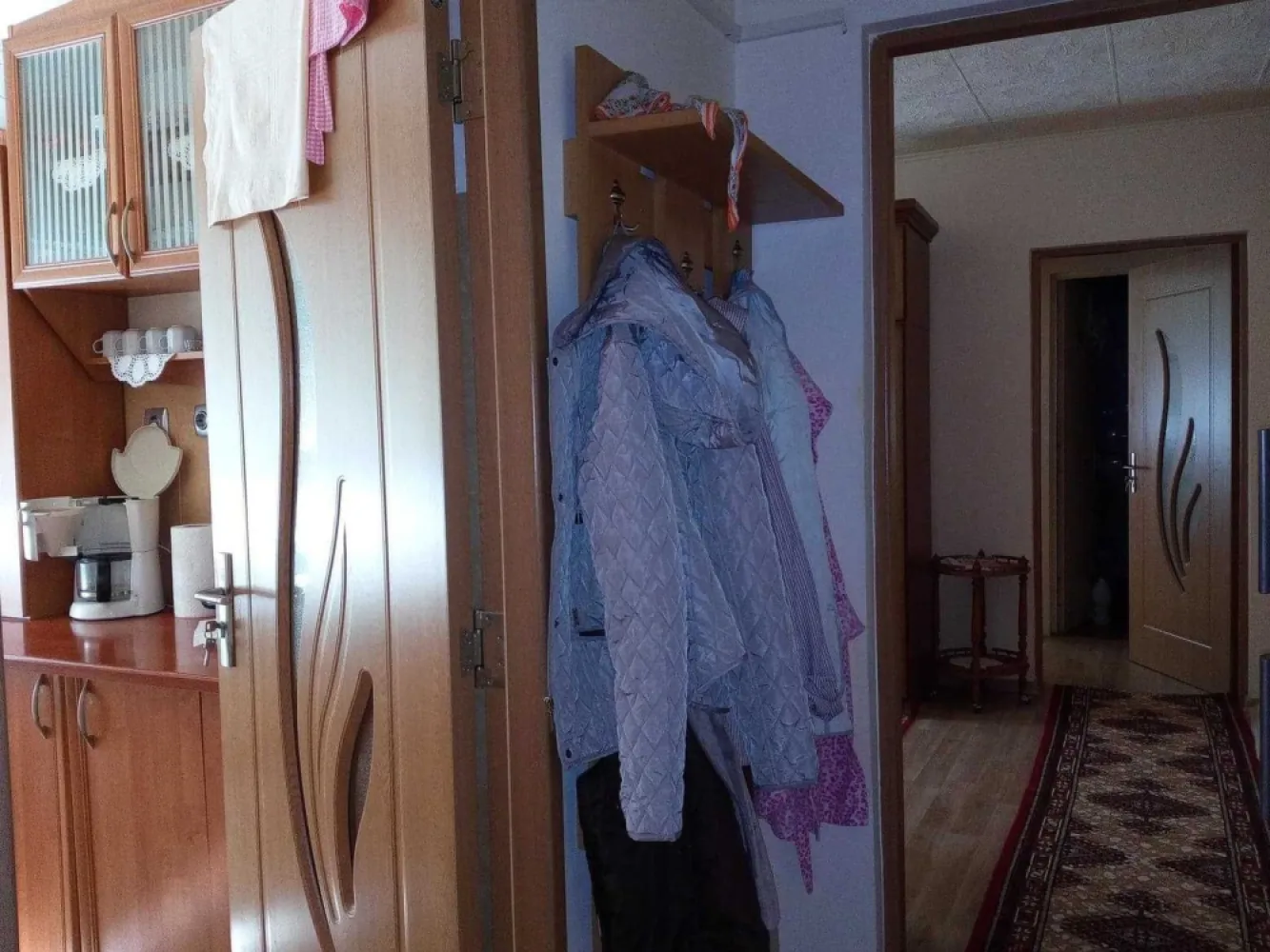 BRASADAS vinde ap 2 cam PARTER in zona Spitalul Nou. - Agentia Imobiliara BRASADAS vinde apartament cu 2 camere, situata la parter, aproape de Spitalul Judetean Nou si de Piata Somes. 
In apropiere cresa si gradinita.

Apartamentul a fost renovat, are centrala termica verificata, este ideal si pentru a deschide Cabinet, Birou, Coafura etc, mai are in plus 1 boxa beci.

Www.brasadas.com.