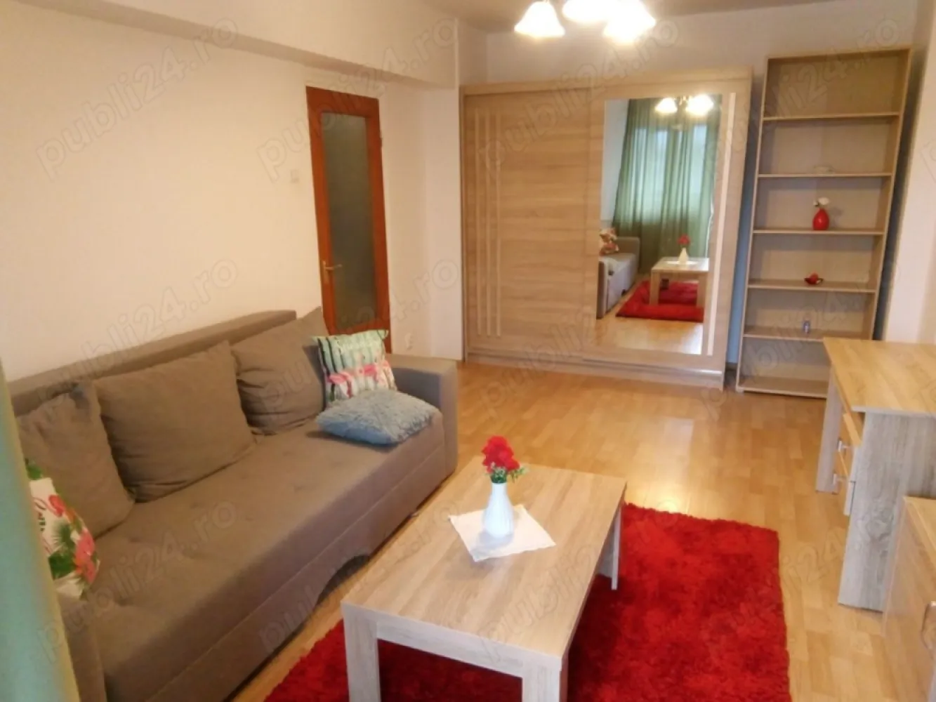 Ap. 2 cam. de inchiriat 54 mp Et.2 Ion Mihalache colt cu Turda - Agentia Europa inchiriaza un apartament 2 camere cu o suprafata de 54 mp , luminos si linistit Ion Mihalache ( 1 Mai) colt cu Turda.
 Apartamentul este situat intr- o zona de interes, cu multe facilitati datorita pozitiei, la 8 minute de parcul Herastrau si 5 minute de Piata Victoriei, cu acces facil la transportul public (tramvaie 41,45, 24 autobuze 3 ), la piete, magazine, banci, scoli, centre comerciale.
Apartamentul este recent zugravit, beneficiaza de lumina naturala pe tot parcursul zilei, este semidecomandat, are suprafata totala de 54 mp, este situat la etajul 2 /10, cu vedere spre spatele blocului, iar intretinerea este rezonabila.
 Blocul are structura de beton , este reabilitat, linistit si curat.
Este bine structurat, cu spatiul folosit in mod optim, fiind compus din compus din living, dormitor, bucatarie, baie, 2 holuri, balcon. 
Apartamentul este complet mobilat . . Multe spatii de depozitare, fiind dotat cu frigider, aragaz, masina de spalat, doua aparate aer conditionat. 
Apartamentul este potrivit pentru o familie care lucreaza in zona sau in Piata Victoriei, in zona Expozitiei, in centru.