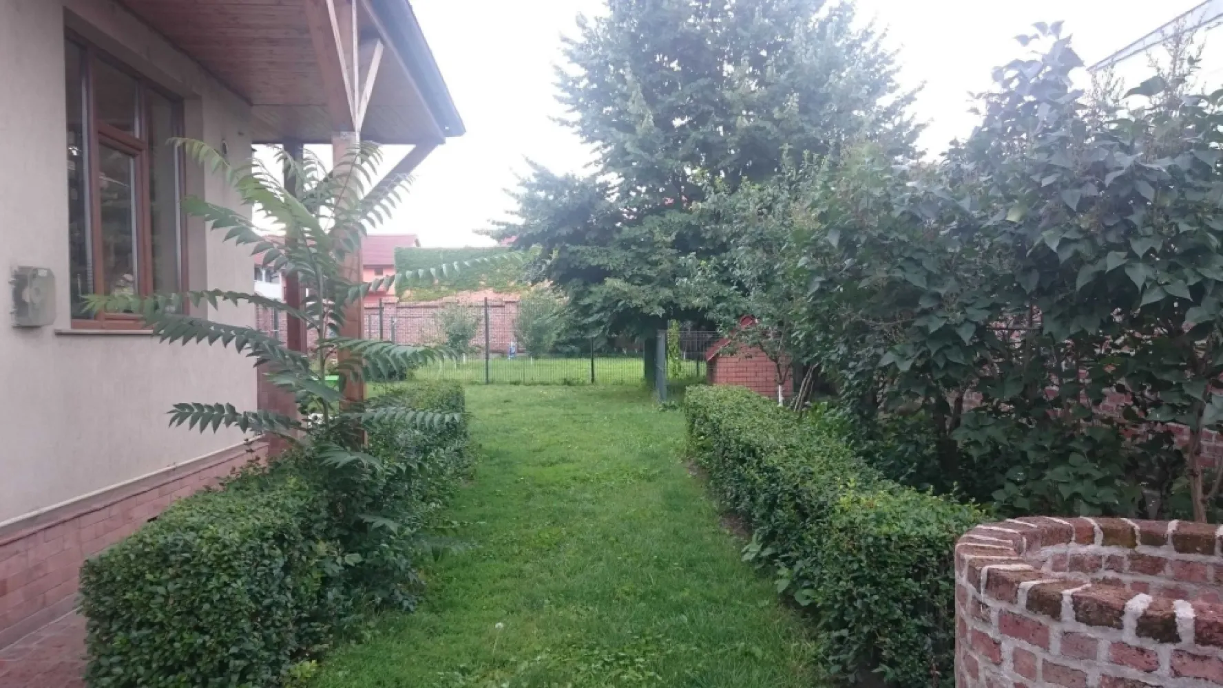 BRASADAS vinde casa in zona CENTRALA. - Agenția imobiliara BRASADAS vinde casa cu curte mare, situata in zona CENTRALA.
Casa se vinde fara intermediari si ofera conditii de mansardare si extindere a suprafetei locuibile.
Casa a fost renovata complet in anul 2011.
Poate fi folosita pentru cabinete medicale, de avocatura, de contabilitate, consultanta, birouri si alte asemenea.

Pentru mai multe oferte accesați www.brasadas.com.