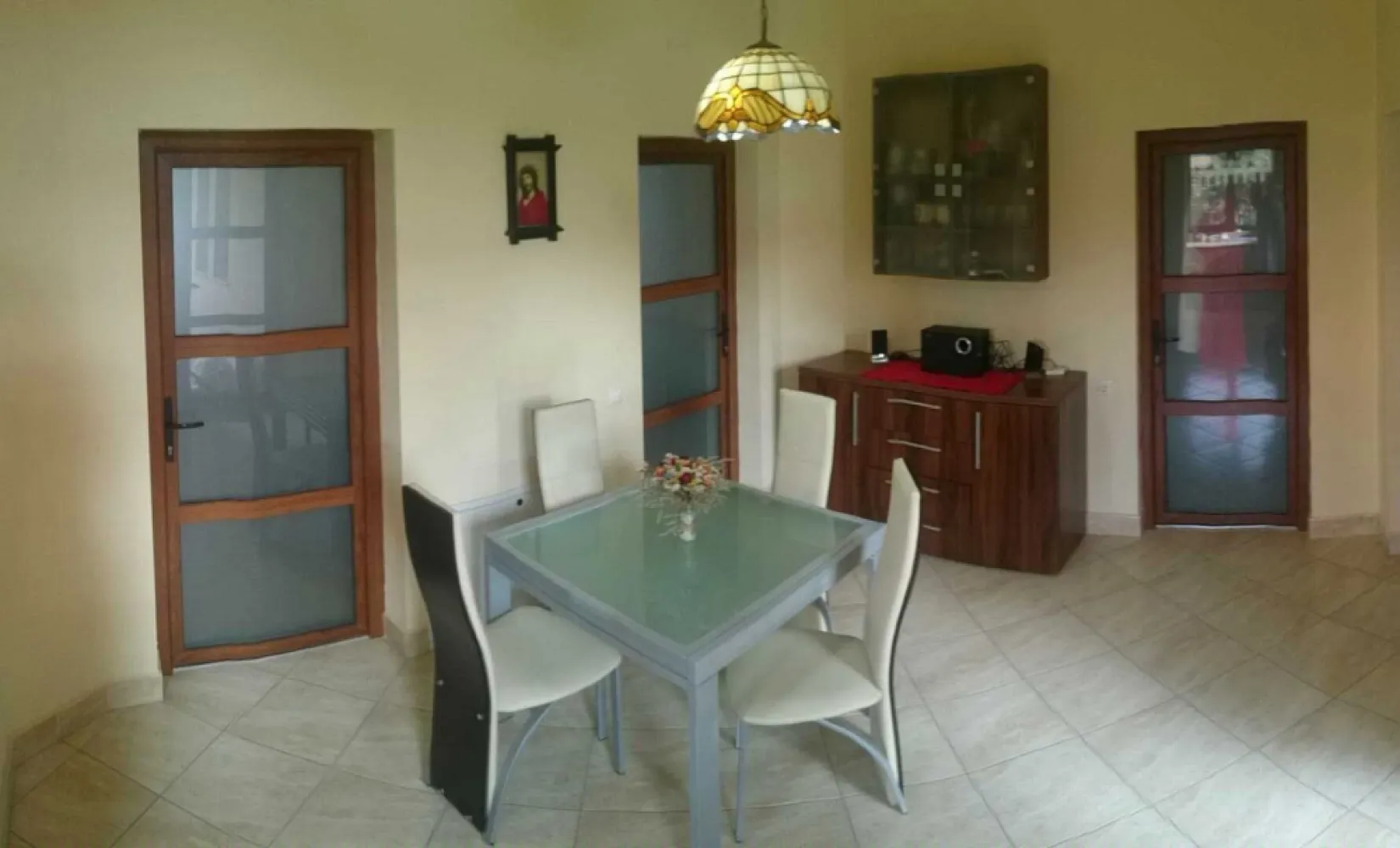 BRASADAS vinde casa in zona CENTRALA. - Agenția imobiliara BRASADAS vinde casa cu curte mare, situata in zona CENTRALA.
Casa se vinde fara intermediari si ofera conditii de mansardare si extindere a suprafetei locuibile.
Casa a fost renovata complet in anul 2011.
Poate fi folosita pentru cabinete medicale, de avocatura, de contabilitate, consultanta, birouri si alte asemenea.

Pentru mai multe oferte accesați www.brasadas.com.