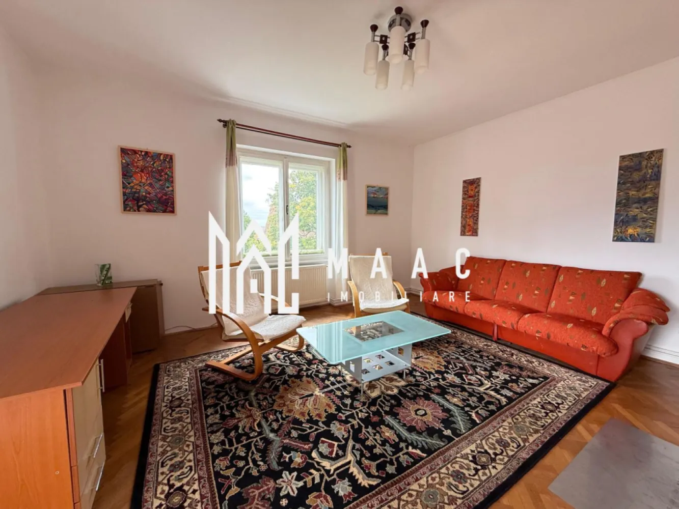 Penthouse 4 camere | 2 bai | Decomandat | Balcon | Sub Arini - MAAC Imobiliare propune atentiei dumneavoastra un apartament cu 4 camere elegant, complet mobilat si utilat, amplasat in zona Sub Arini - Strand.

Locuinta este situata la etajul 2 al unei cladiri de tip casa, cu regim de inaltime P+2 fiind alcatuita din 4 incaperi spatioase si luminoase, bucatarie, camara, 2 bai cu geam de aerisire, debara, hol si balcon.

Finisaje de calitate buna, ambient placut.

Privelistea este deosebita.

Se percepe o chirie in avans si garantie in cuantumul unei chirii lunare.

Se inchiriaza pe o perioada de minim 12 luni. 

Amplasamentul imobilului este avantajul cel mai de pret, aflandu-se la cateva minute de mers pe jos de parcul Sub Arini.

Pentru mai multe detalii, va rugam, specificati telefonic ID: CP2739199