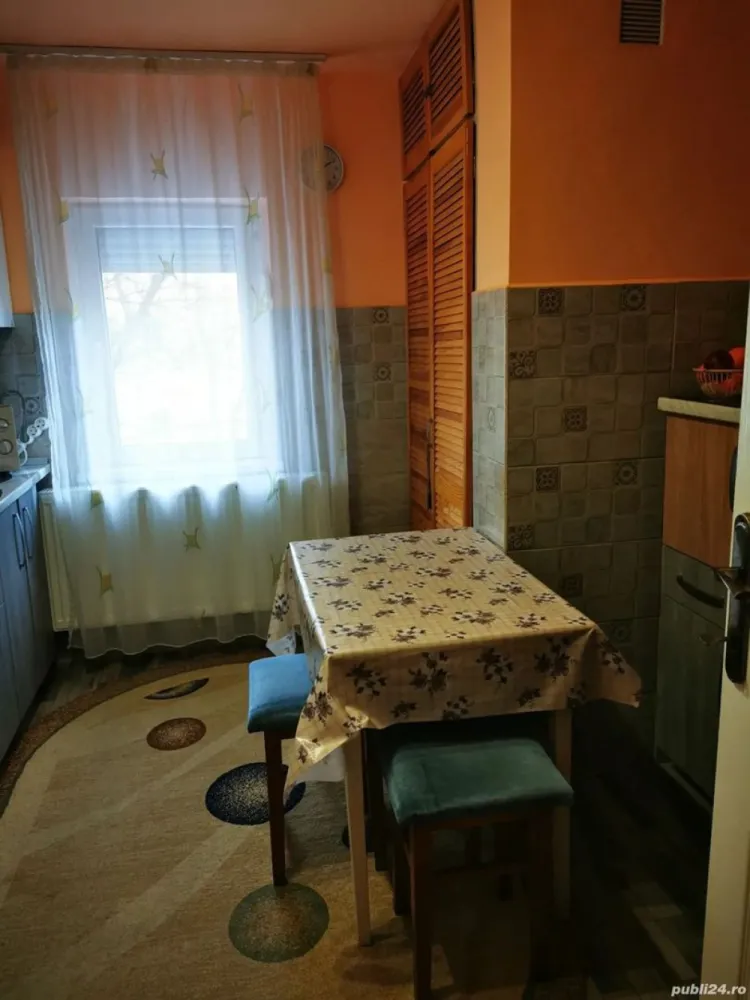 Apartament 2Camere Micro 16 Brandusa. - Va ofer spre vanzare apartament cu 2 camere , semidecomandat la etajul 2 din 4 Imobilul este compus astfel : hol , bucatarie , baie , debara si 2 camere Semidecomandat cu balcon. Are gresie-faianta , parchet , geamuri termopan , usa metalica rolete exterioare si plasa insecte . Incalzirea se face cu microcentrala pe gaz . Este izolat la exterior ....Necesita Renovare... Este o scara linistita cu zona de asemenea linistita . Pentru mai multe detalii sau vizionare sunati la numarul afisat . Pretul este negociabil de fata..Nr telefon..zero sapte sapte zero patru trei sase sase zero zero....