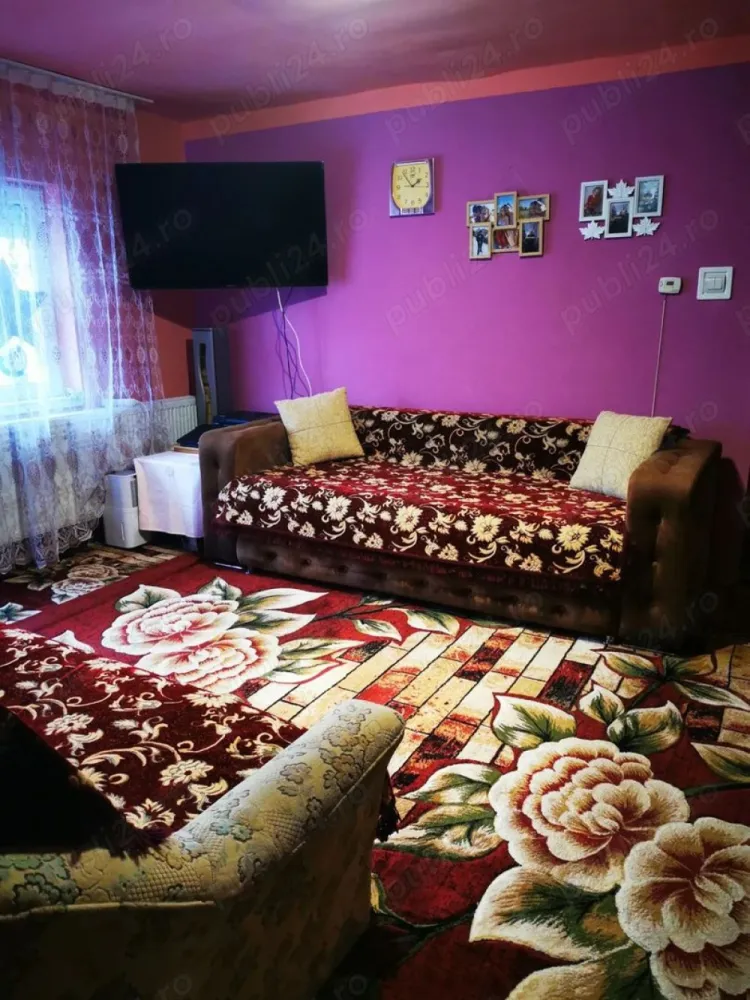 Apartament 2Camere Micro 16 Brandusa. - Va ofer spre vanzare apartament cu 2 camere , semidecomandat la etajul 2 din 4 Imobilul este compus astfel : hol , bucatarie , baie , debara si 2 camere Semidecomandat cu balcon. Are gresie-faianta , parchet , geamuri termopan , usa metalica rolete exterioare si plasa insecte . Incalzirea se face cu microcentrala pe gaz . Este izolat la exterior ....Necesita Renovare... Este o scara linistita cu zona de asemenea linistita . Pentru mai multe detalii sau vizionare sunati la numarul afisat . Pretul este negociabil de fata..Nr telefon..zero sapte sapte zero patru trei sase sase zero zero....
