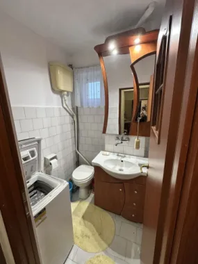 BRASADAS vinde ap 2 cam Botizului etaj 2 cu balcon