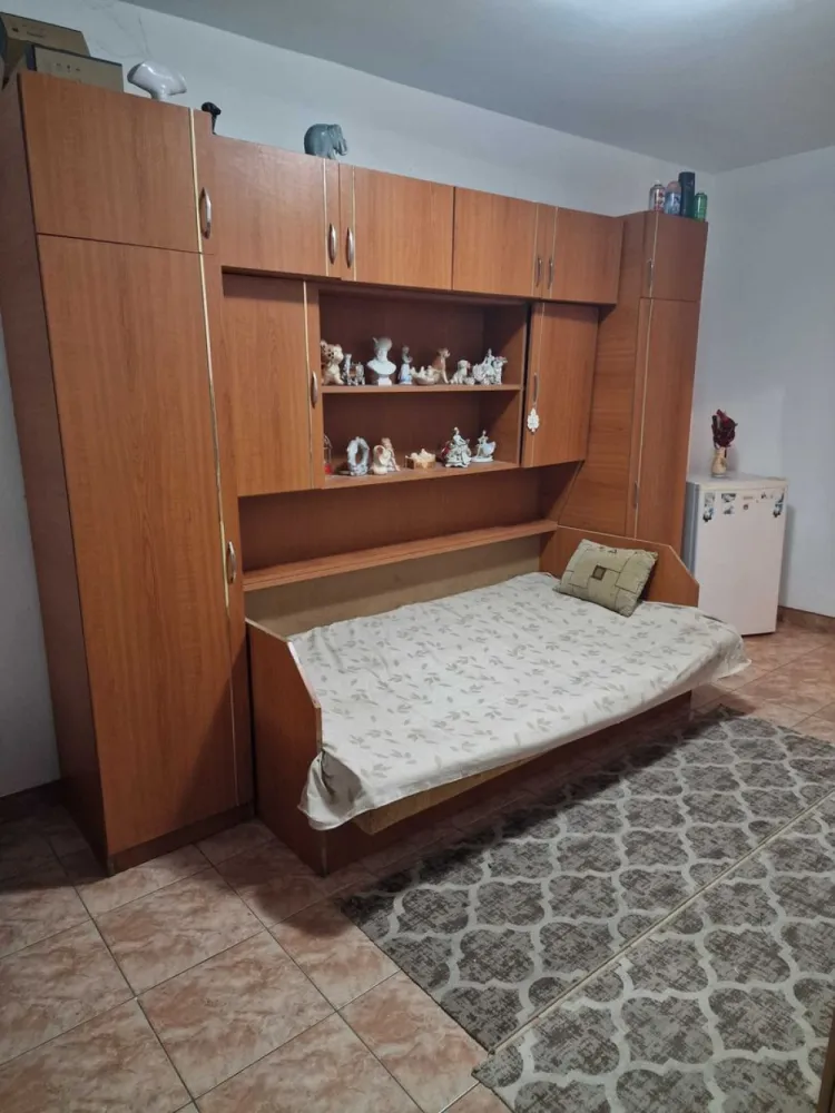 BRASADAS vinde garsoniera 21mp la etajul 4/4 pe Bd Closca. - Agentia Imobiliara BRASADAS vinde garsoniera Bulevardul Closca la etaj 4 preti 27 Euro negociabil mai multe detali la tel 07******63