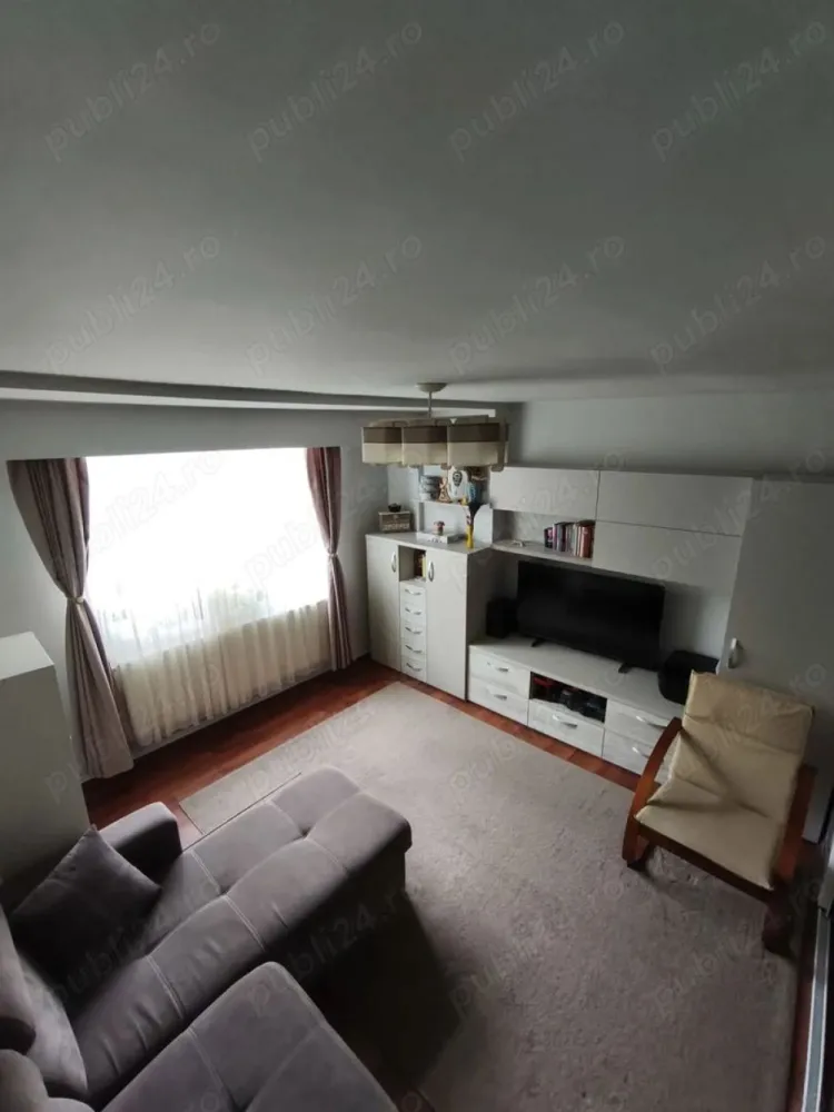 BRASADAS vinde ap 3 cam Micro 16 etaj 2/4. - Agentia Imobiliara BRASADAS vinde apartament spațios cu 3 camere, situat în Micro 16, într-un bloc recent zugrăvit și dotat cu interfon.

Locuința are o suprafață utilă de 66 mp, este bine compartimentată și se află la etajul 2 al unui bloc cu 4 etaje.

Se vinde complet mobilat și utilat, cu mobilă realizată pe comandă.

Compartimentare:
 Hol generos
 Living luminos - 
 Bucătărie închisă
 Dormitor matrimonial
 Dormitor secundar (ideal pentru copii)
 Debara practică
 Două băi (una dotată cu cadă)

Dotări incluse:
 Mașină de spălat rufe
 Mașină de spălat vase
 Frigider cu congelator
 Aragaz cu cuptor electric
 Hotă
 Centrală termică proprie

Locație excelentă:
Apartamentul este amplasat într-o zonă liniștită, cu acces rapid la mijloace de transport, magazine și puncte de interes:

 Stație autobuz 4 min pe jos
 Parcul Liniștii 2 min
 Profi și CBA 5 min
 Brutărie 3 min
 Farmacie 5 min
 Shopping City 15 min
 Centru Nou 20 min

Locuința dispune de parcare rezervată.

Ideală atât pentru locuință proprie, cât și pentru investiție.

Www.brasadas.com.