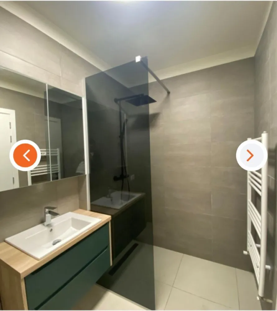 BRASADAS vinde ap 3 cam etaj 1/4 in Micro 16. - Agentia Imobiliara BRASADAS vinde apartament NOU cu 3 camere in Micro 16.
Hol de intrare, living cu bucatarie, loc de luat masa, 2 dormitoare, baie, balcon, centrala.
termica, termopane, usa metalica de siguranta, usi interioare noi, sistem aer conditionat, incalzire in pardoseala, loc de parcare.
Cu lift, izolat exterior, mobilat si utilat, complet nou.
Www.brasadas.com.