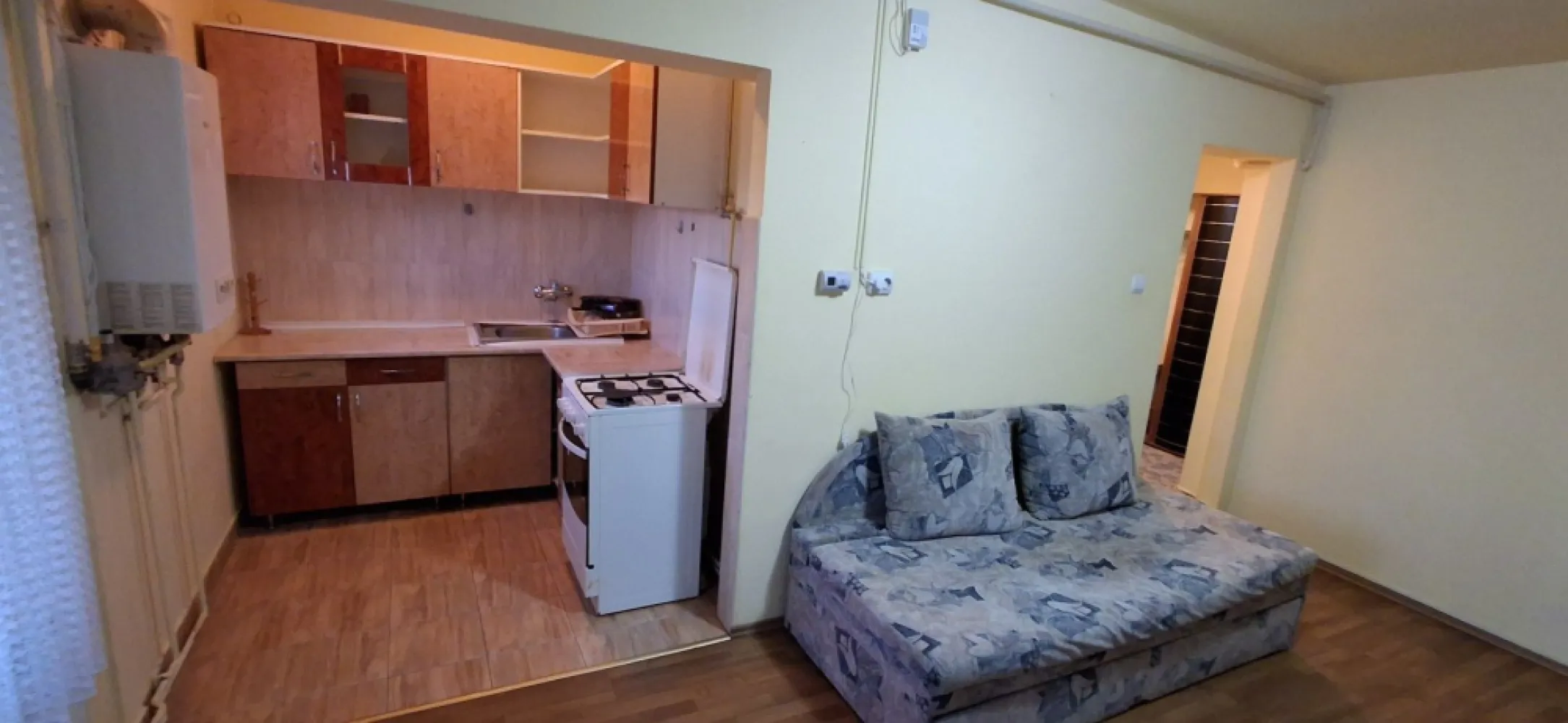 BRASADAS vinde ap 3 cam in Micro 14 etaj 4/4 mobilat utilat. - Agentia Imobiliara BRASADAS vinde apartament cu 3 camere, bloc BCA si cărămidă, etaj 4/4 cu balcon in Micro 14, Aleea Mureșului.
Izolat interior exterior, acoperiș nou anvelopat, centrala pe gaz, instalație pe cupru, aer conditionat, parchet laminat, termopane, gresie faianță.
Mobilat partial si utilat.
Aragaz, mașina de spalat, scară curată si liniștită, acces cu interfon, ușă acces termopan.
Locuri de parcare la discreție in jurul blocului.
Www.brasadas.com.