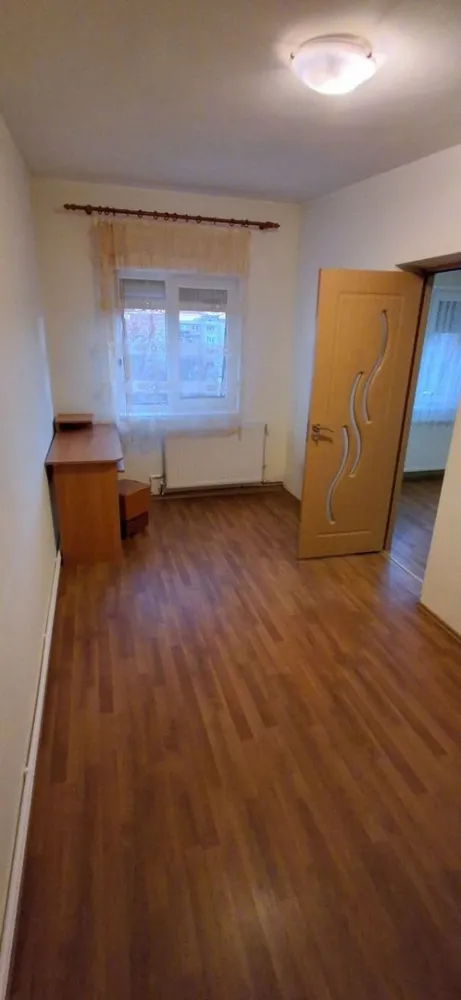 BRASADAS vinde ap 3 cam in Micro 14 etaj 4/4 mobilat utilat. - Agentia Imobiliara BRASADAS vinde apartament cu 3 camere, bloc BCA si cărămidă, etaj 4/4 cu balcon in Micro 14, Aleea Mureșului.
Izolat interior exterior, acoperiș nou anvelopat, centrala pe gaz, instalație pe cupru, aer conditionat, parchet laminat, termopane, gresie faianță.
Mobilat partial si utilat.
Aragaz, mașina de spalat, scară curată si liniștită, acces cu interfon, ușă acces termopan.
Locuri de parcare la discreție in jurul blocului.
Www.brasadas.com.