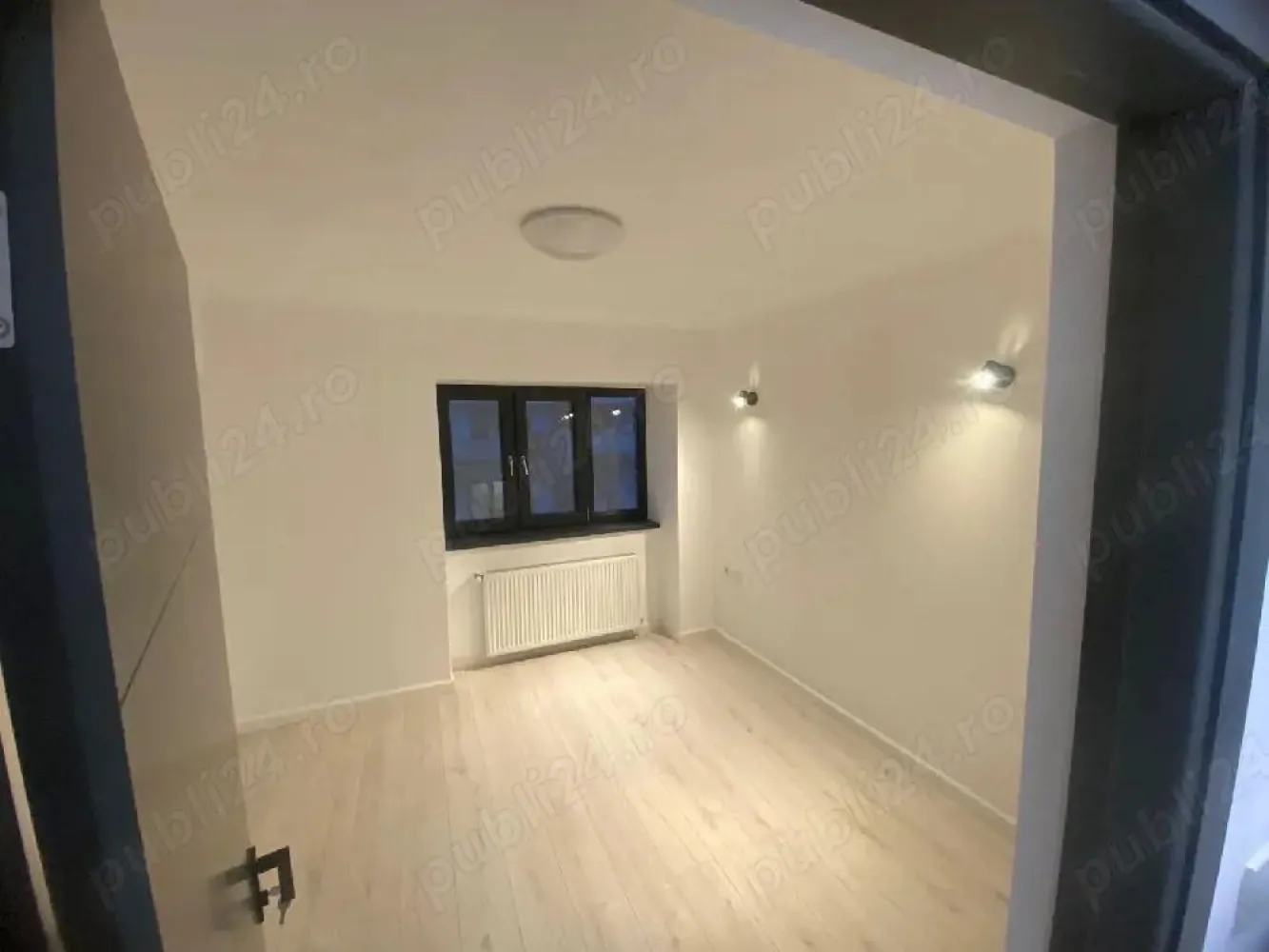 BRASADAS vinde ap cam in Centru Nou. - Agentia Imobiliara BRASADAS vinde apartament situat la etajul 3 din 4 in Centru Nou al orasului Satu Mare str Piata 25 Octombrie compus din living cu bucatarie open space si camara alimente, 2 dormitoare generoase , 2 bai , balcon , suprafata 70 mp.
Apartamentul este recent renovat in totalitate instalatia electrica ,instalatia sanitara (centrala termica) ,geamuri Salamander cu profil de 92 mm cu 3 sticle ,culoare gri antracit ,usi noi , totul nou. ( toate materialele folosite pentru renovarea acestui apartament au fost de calitate)
Www.brasadas.com.