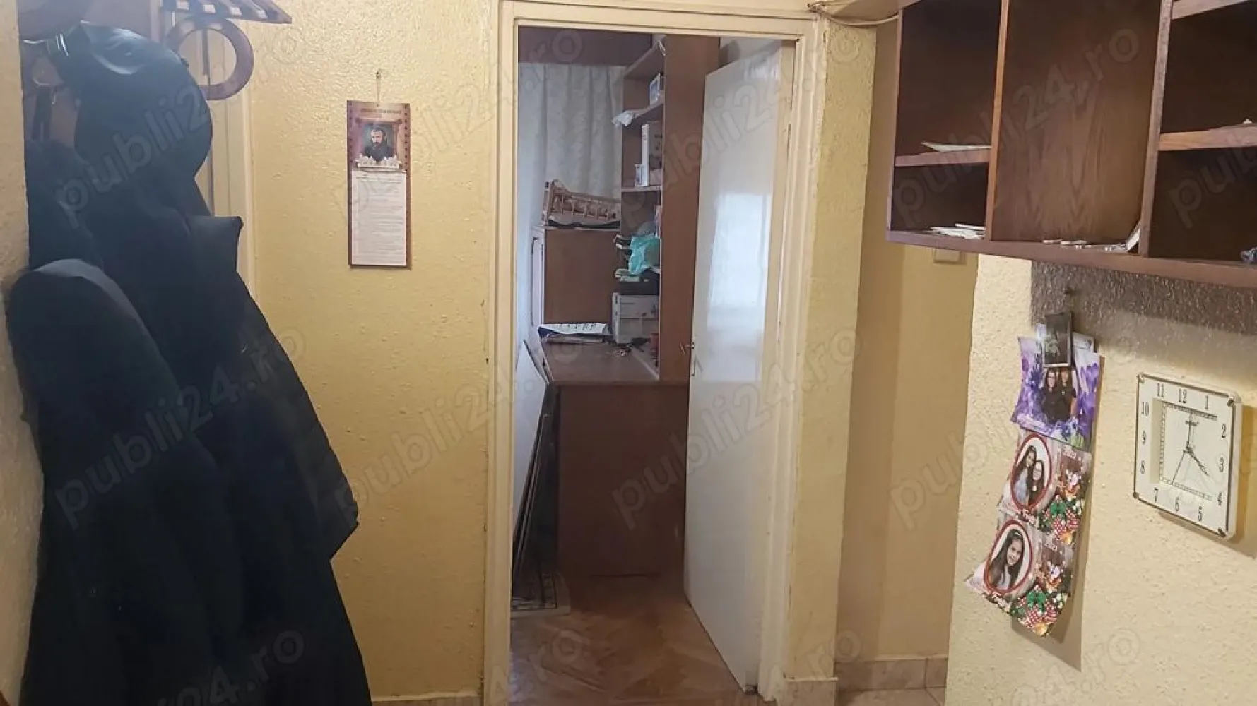BRASADAS vinde ap 3 cam etaj 1/4 in Micro 16. - Agentia Imobiliara BRASADAS vinde apartament cu 3 camere, decomandat, 2 băi, 1 balcon închis, 1 balcon deschis, etaj 1, în M 16, str. Rozmarin, Nr 2, Satu Mare, zonă foarte bună și liniștită, în apropiere exista stație de autobuz, mai multe parcuri, magazine, școală și grădiniță, loc de parcare pentru reședință, scara de bloc este îngrijită, nu sunt probleme cu vecinii. 
Www.brasadas.com.