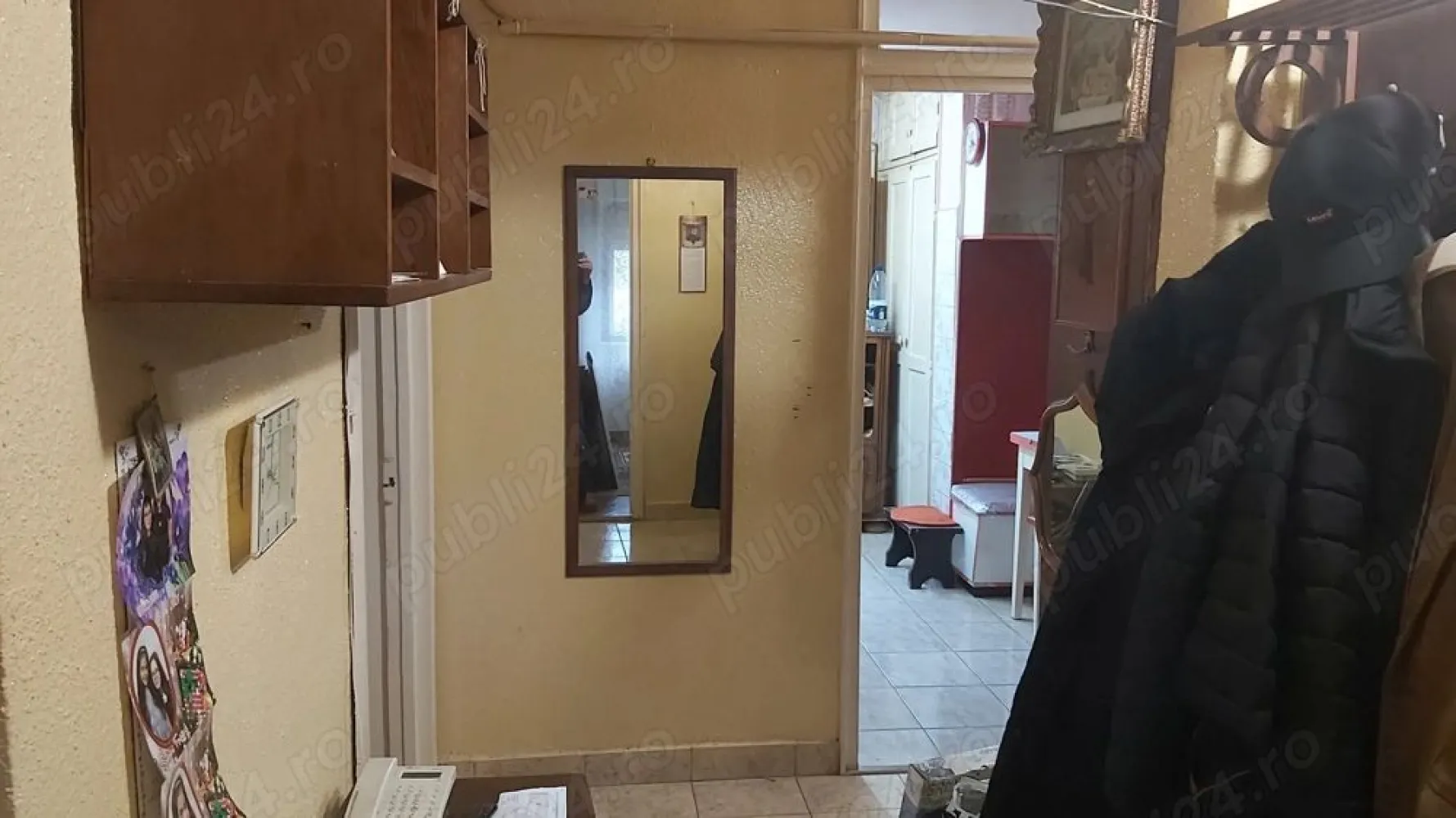 BRASADAS vinde ap 3 cam etaj 1/4 in Micro 16. - Agentia Imobiliara BRASADAS vinde apartament cu 3 camere, decomandat, 2 băi, 1 balcon închis, 1 balcon deschis, etaj 1, în M 16, str. Rozmarin, Nr 2, Satu Mare, zonă foarte bună și liniștită, în apropiere exista stație de autobuz, mai multe parcuri, magazine, școală și grădiniță, loc de parcare pentru reședință, scara de bloc este îngrijită, nu sunt probleme cu vecinii. 
Www.brasadas.com.