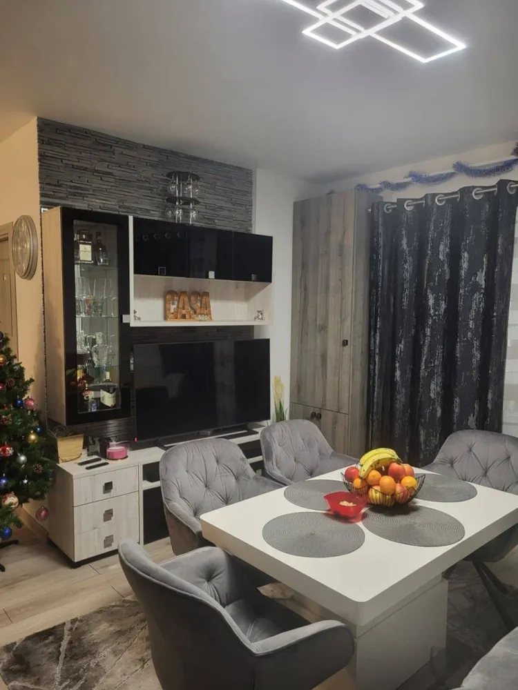 BRASADAS vinde ap 2 cam modern în Florești bloc nou 2025 - Agenția imobiliara BRASADAS vinde apartament modern în Florești bloc nou, CF 2025 | Etaj 3 | 41 m + balcon 3,5 m | Parcare inclusă | Teren privat cu poartă de acces
Te așteaptă un apartament cochet, luminos și foarte bine compartimentat, situat la etajul 3 al unui bloc nou, dotat cu lift și cu un vibe extrem de plăcut. Totul este pregătit pentru noii proprietari acte la zi, CF emis în 2025.
Locație: Florești
În zonă regăsești diverse puncte de interes, inclusiv Muzeul Apei, care completează farmecul localității.
Detalii utile:
Suprafață utilă: 41 m
Balcon generos: 3,5 m perfect pentru momente de relaxare
Loc de parcare inclus în preț, cu CF separat
Acces pe teren privat, cu poartă automată pentru siguranță și confort suplimentar
Preț: 99.500 (negociabil)
O alegere excelentă pentru cei care caută confort, liniște și o investiție sigură.
Locuința este ideală atât pentru locuit, cât și pentru investiție ușor de mobilat, ușor de iubit, ușor de închiriat.
Dacă îți dorești un apartament gata de mutat , într-un ansamblu armonios și bine organizat, acesta poate fi locul perfect.
Www.brasadas.com.
