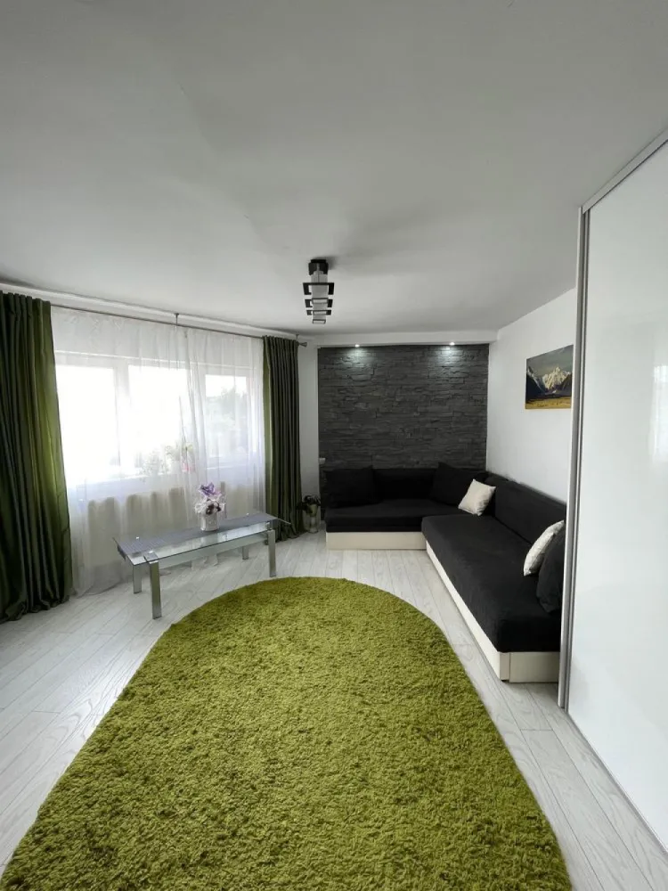 Apartament 2 camere de vanzare in Marasti - Vând apartament cu 2 camere, aflat la etajul 4, cu o suprafață de 52 mp. Este finisat și se vinde complet mobilat și utilat, exact cum se vede. Camerele sunt luminoase și au o atmosferă plăcută, iar bucătăria este dotată cu electrocasnice moderne și are un design actual.

Apartamentul este situat într-o zonă foarte bună, aproape de magazine, restaurante, cafenele și mijloace de transport în comun. În apropiere sunt și parcuri, ideale pentru relaxare.

Dacă ești interesat și vrei să îl vezi, mă poți contacta pentru detalii sau pentru a stabili o vizionare.