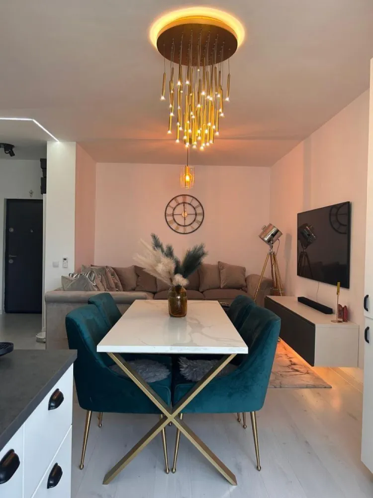 Apartament Spitalul Regional Floresti - Preț negociabil.
Imobil disponibil pentru vânzare începând cu 15 ianuarie 2026.
În prezent, proprietatea este închiriată, cu contract activ.

Pentru informații suplimentare, vă rugăm să ne contactați în privat la WhatsApp: 07********34.

Loc de parcare subteran: 10.000 euro