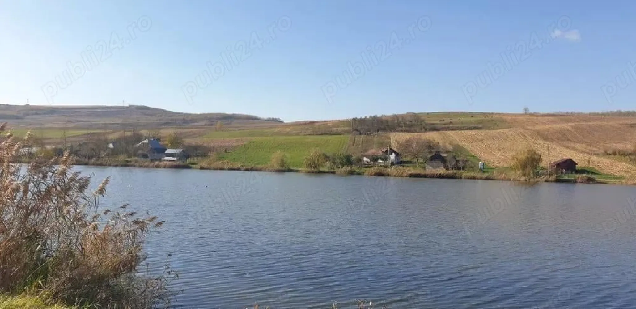De vanzare teren cu front la LAC - De vanzare teren 12 000 mp + 3000 mp sub luciu de apa , pe lacul Geaca 3,in loc Geaca ,jud.cluj, utilitati la limita terenului ( curent, apa de la retea) tel, , pret 17 eur. tel,