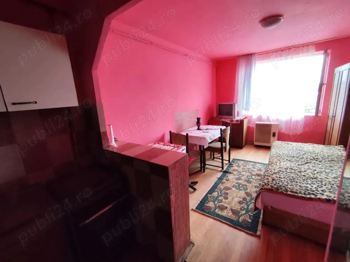 BRASADAS vinde garsoniera 21mp etaj 3/4 in Micro 15. - Agentia Imobiliara BRASADAS vinde garsoniera mobilata si utilata in Micro 15 la etajul 3/4 cu suprafata utila de 21mp.
Geam termopan, ușa de fier, mobilat, utilat, incălzire pe gaz.
Se accepta schimb cu apartament cu 2 sau 3 camere in zona buna.
Www.brasadas.com.