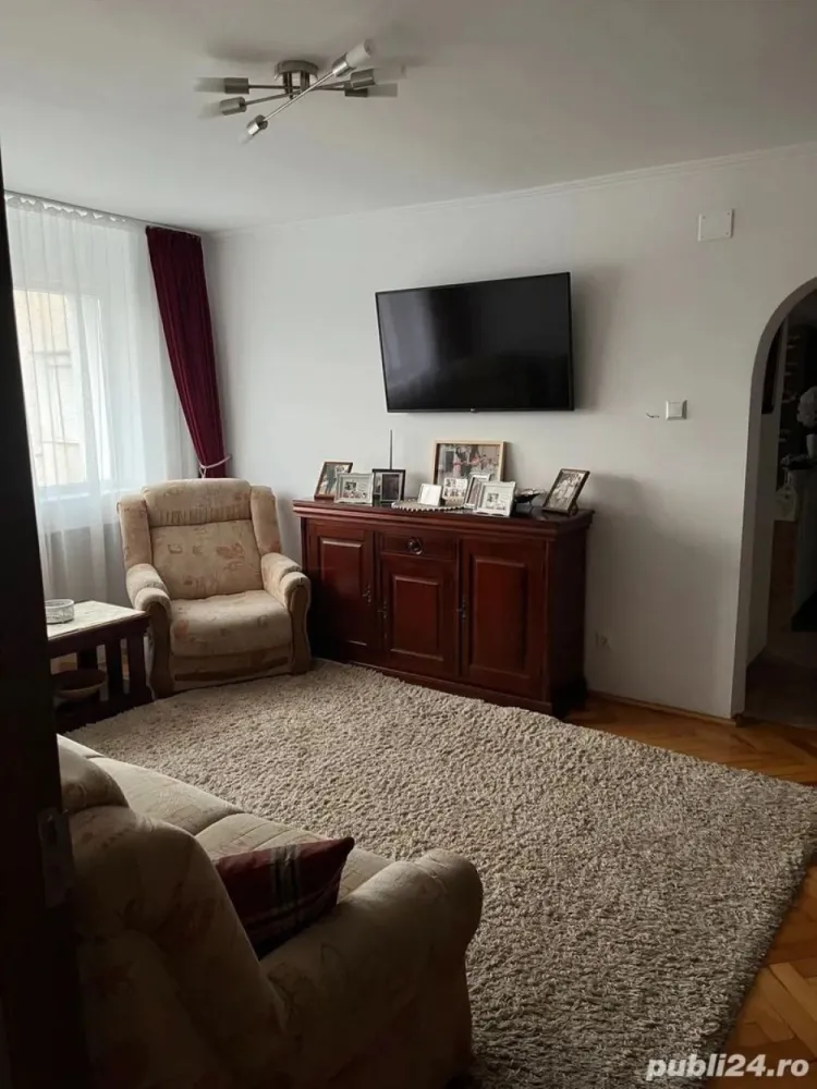 BRASADAS vinde ap 3 cam etaj 4/4 Micro 16 Bd. Sănătății. - Agentia Imobiliara BRASADAS vinde apartament semifinisat cu 3 camere in Micro 16 Bulevardul Sănătății.
Etaj: 4/4. Suprafață utilă: 96 mp.

 Compartimentare:
 Living spațios
 2 dormitoare luminoase
 Bucătărie încăpătoare
 2 holuri
 1 baie
 1 dressing
 2 balcoane
 2 spații de depozitare (ideale pentru borcane, provizii sau obiecte gospodărești)

 Detalii și îmbunătățiri:
 Acoperiș nou, anvelopat și hidroizolat cu membrană modernă
 Instalație electrică complet schimbată
 Apartament luminos, bine compartimentat și întreținut

 Situat într-o zonă liniștită, cu acces facil la mijloace de transport, magazine, școli și parcuri.

 Www.brasadas.com.