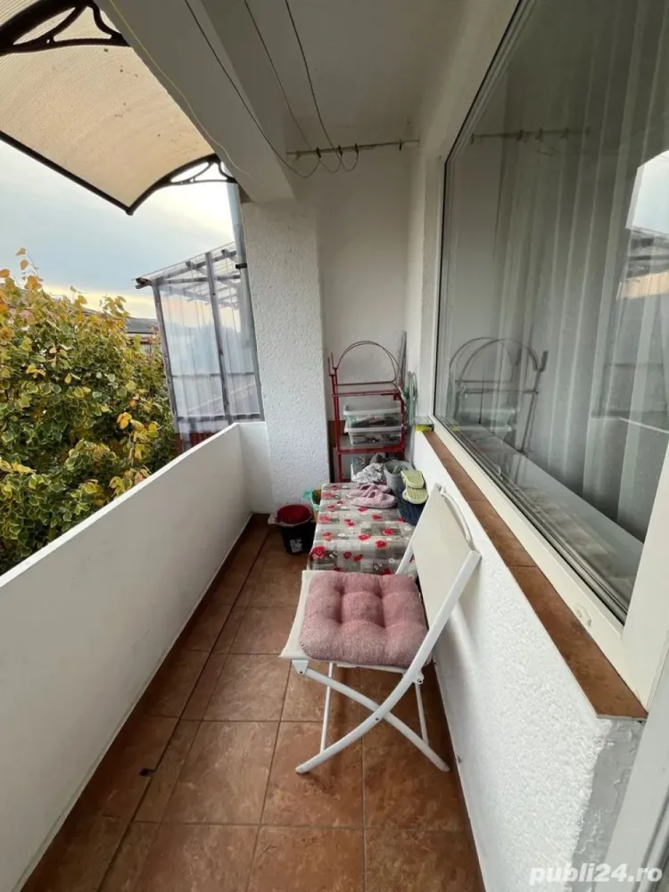 BRASADAS vinde ap 3 cam etaj 4/4 Micro 16 Bd. Sănătății. - Agentia Imobiliara BRASADAS vinde apartament semifinisat cu 3 camere in Micro 16 Bulevardul Sănătății.
Etaj: 4/4. Suprafață utilă: 96 mp.

 Compartimentare:
 Living spațios
 2 dormitoare luminoase
 Bucătărie încăpătoare
 2 holuri
 1 baie
 1 dressing
 2 balcoane
 2 spații de depozitare (ideale pentru borcane, provizii sau obiecte gospodărești)

 Detalii și îmbunătățiri:
 Acoperiș nou, anvelopat și hidroizolat cu membrană modernă
 Instalație electrică complet schimbată
 Apartament luminos, bine compartimentat și întreținut

 Situat într-o zonă liniștită, cu acces facil la mijloace de transport, magazine, școli și parcuri.

 Www.brasadas.com.