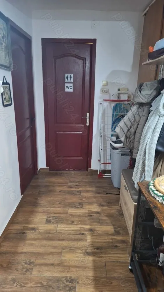 BRASADAS vinde ap 3 cam etajul 1 pe Botizului - Agentia imobiliara BRASADAS vinde apartament cu 3 camere (una decomandată, două semidecomandate) balcon etaj 1 in bloc din cărămidă, izolație termică exterioară, geamuri termopane, ușă intrare metalică, centrală proprie. În apropiere stație autobuz, benzinărie, magazine alimentare.
www.brasadas.com.