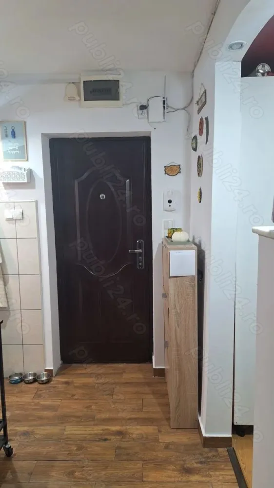 BRASADAS vinde ap 3 cam etajul 1 pe Botizului - Agentia imobiliara BRASADAS vinde apartament cu 3 camere (una decomandată, două semidecomandate) balcon etaj 1 in bloc din cărămidă, izolație termică exterioară, geamuri termopane, ușă intrare metalică, centrală proprie. În apropiere stație autobuz, benzinărie, magazine alimentare.
www.brasadas.com.