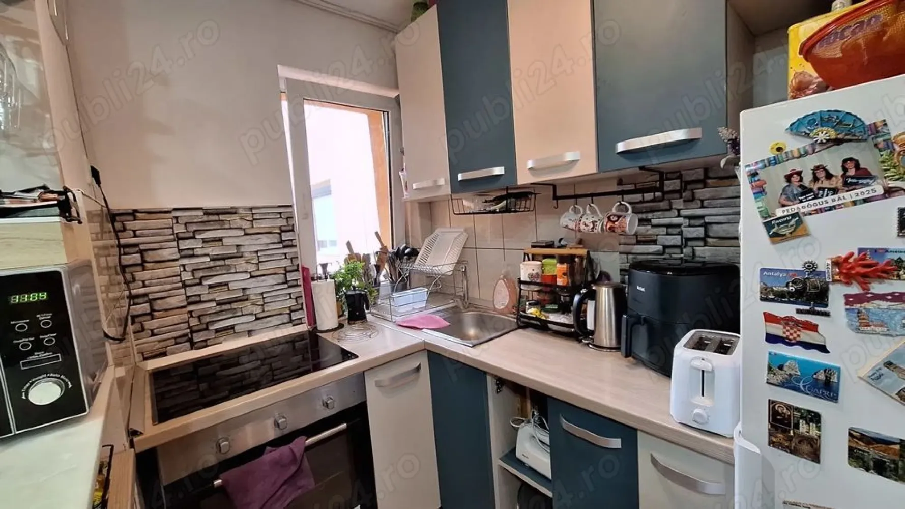 BRASADAS vinde ap 3 cam etajul 1 pe Botizului - Agentia imobiliara BRASADAS vinde apartament cu 3 camere (una decomandată, două semidecomandate) balcon etaj 1 in bloc din cărămidă, izolație termică exterioară, geamuri termopane, ușă intrare metalică, centrală proprie. În apropiere stație autobuz, benzinărie, magazine alimentare.
www.brasadas.com.