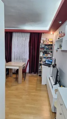 BRASADAS vinde ap 3 cam etajul 1 pe Botizului