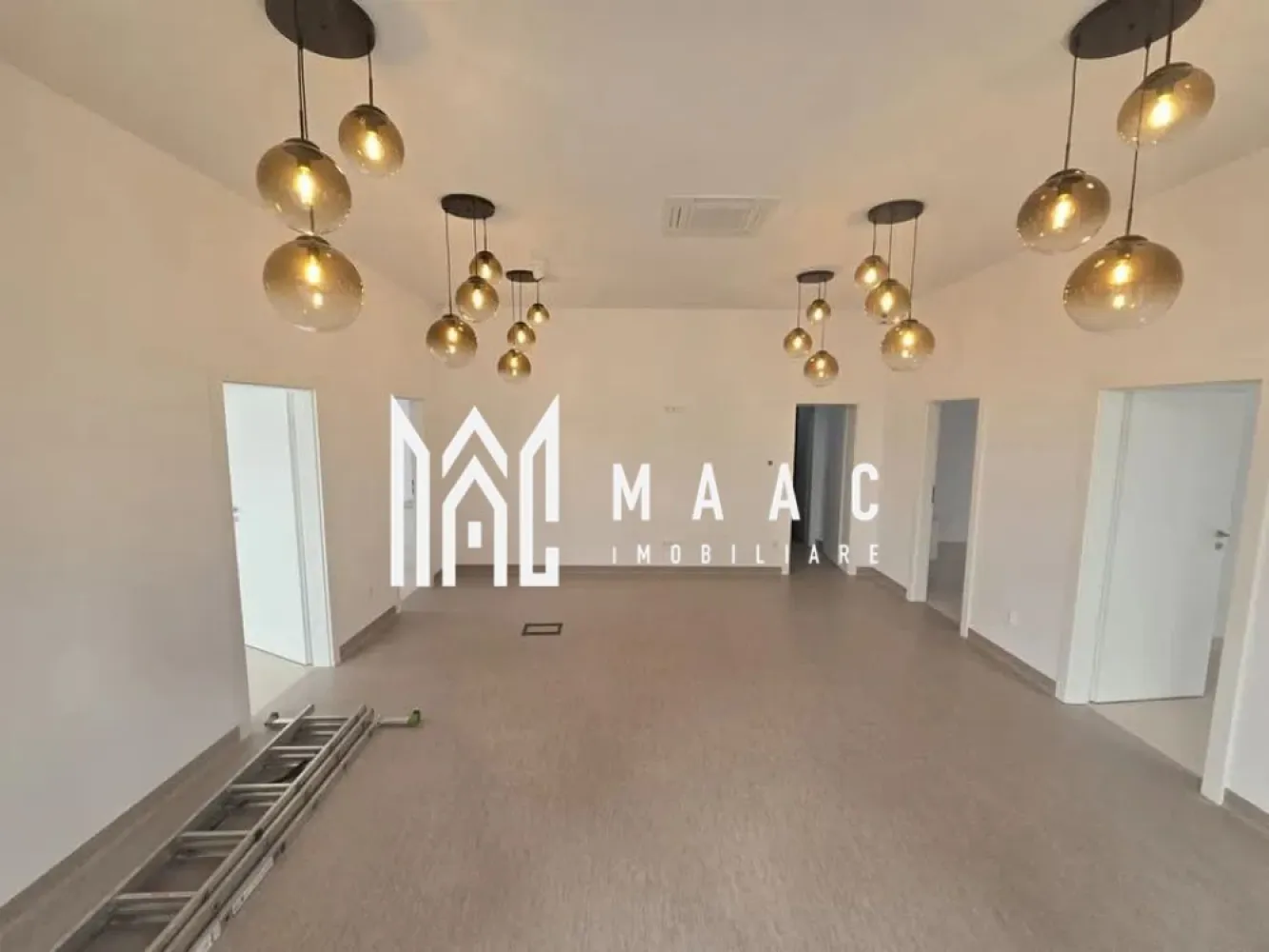 Spațiu Comercial de Închiriat | 125 mp | 6 Locuri Parcare | Doamna Stanca - MAAC Imobiliare vă propune spre închiriere un spațiu comercial cu suprafața utilă de 125 mp, situat pe strada Doamna Stanca – într-o zonă cu acces facil și vizibilitate ridicată.

Detalii spațiu:
Suprafață utilă: 125 mp
Compartimentare: 4 încăperi + recepție, spațiu depozitare, grup sanitar
3 intrări separate – flexibilitate pentru diverse tipuri de activități
Total decomandat, compartimentare practică

Dotări și facilități:
Pardoseală tip tarkett
Sistem de ventilație
Camere de supraveghere
6 locuri de parcare incluse

Pretabil pentru:
Clinici medicale
Cabinete stomatologice
Cabinete de avocatură
Showroom-uri sau birouri

Preț chirie: 2.000 € + TVA

Pentru mai multe detalii sau pentru a programa o vizionare, vă rugăm să ne contactați.
Specificați ID-ul CP2728800.