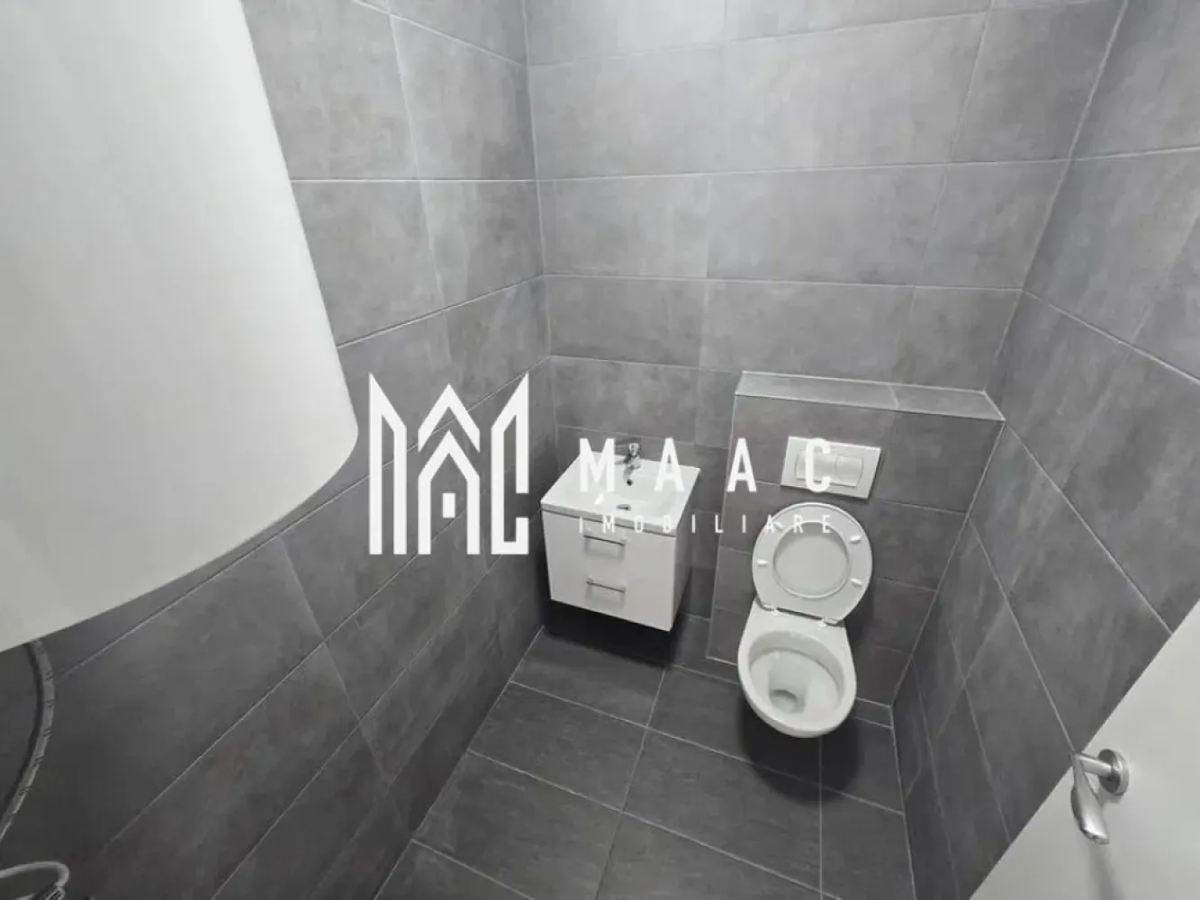 Spațiu Comercial de Închiriat | 125 mp | 6 Locuri Parcare | Doamna Stanca - MAAC Imobiliare vă propune spre închiriere un spațiu comercial cu suprafața utilă de 125 mp, situat pe strada Doamna Stanca – într-o zonă cu acces facil și vizibilitate ridicată.

Detalii spațiu:
Suprafață utilă: 125 mp
Compartimentare: 4 încăperi + recepție, spațiu depozitare, grup sanitar
3 intrări separate – flexibilitate pentru diverse tipuri de activități
Total decomandat, compartimentare practică

Dotări și facilități:
Pardoseală tip tarkett
Sistem de ventilație
Camere de supraveghere
6 locuri de parcare incluse

Pretabil pentru:
Clinici medicale
Cabinete stomatologice
Cabinete de avocatură
Showroom-uri sau birouri

Preț chirie: 2.000 € + TVA

Pentru mai multe detalii sau pentru a programa o vizionare, vă rugăm să ne contactați.
Specificați ID-ul CP2728800.