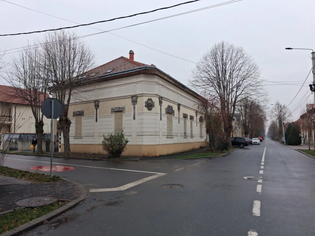 BRASADAS vinde prin REPREZENTARE EXCLUSIVA cladire Titulescu - Agentia imobiliara BRASADAS vinde prin REPREZENTARE EXCLUSIVA imobil compus din 4 apartamente cu intrari si contorizari separate in zona Titulescu, strada Constantin Brancusi.
Suprafete utile de 202mp 110mp 87.63mp.
Comisionul este 0% pentru comparator.
Colaboram cu toate agentiile imobiliare interesate.
Www.brasadas.com.