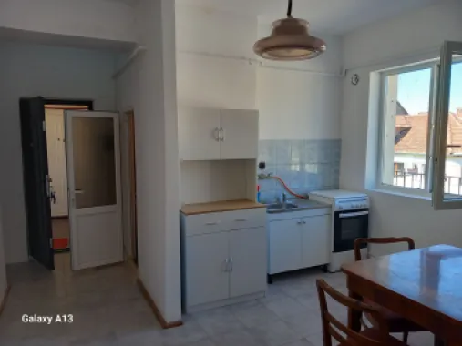 BRASADAS vinde ap 1 cam 4/4 ULTRACENTRAL RENOVAT si MOBILAT.