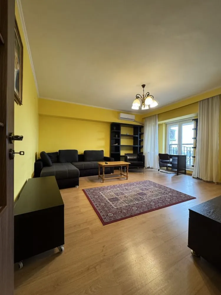 BRASADAS închiriază ap 2 cam PET FRIENDLY Bd Libertății. - Agenția imobiliara BRASADAS închiriază apartament cu 2 camere in întregime mobilat Bd. Libertății cu vedere larga spre parcul Izvor.
1 dormitor, 1 living, 1 hol larg , baie cu cadă., bucatarie. Decomandat . 
Aer conditionat in living. 
Etaj 5. 
Minim 1 an . 
Electricitate, internet, întreținere separat lunar plătite de cel care închiriază. 1 luna chirie , 2 luni garanție. 
Se poate inchiria din 1 septembrie 2025 pe baza de contract minim 1 an .