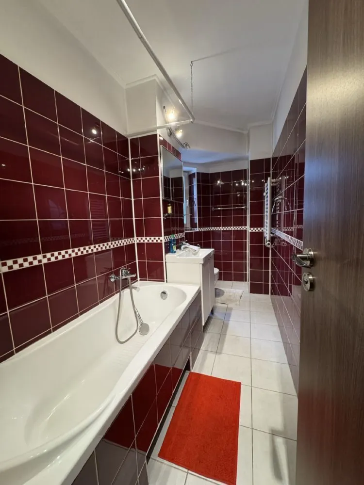 BRASADAS închiriază ap 2 cam PET FRIENDLY Bd Libertății. - Agenția imobiliara BRASADAS închiriază apartament cu 2 camere in întregime mobilat Bd. Libertății cu vedere larga spre parcul Izvor.
1 dormitor, 1 living, 1 hol larg , baie cu cadă., bucatarie. Decomandat . 
Aer conditionat in living. 
Etaj 5. 
Minim 1 an . 
Electricitate, internet, întreținere separat lunar plătite de cel care închiriază. 1 luna chirie , 2 luni garanție. 
Se poate inchiria din 1 septembrie 2025 pe baza de contract minim 1 an .