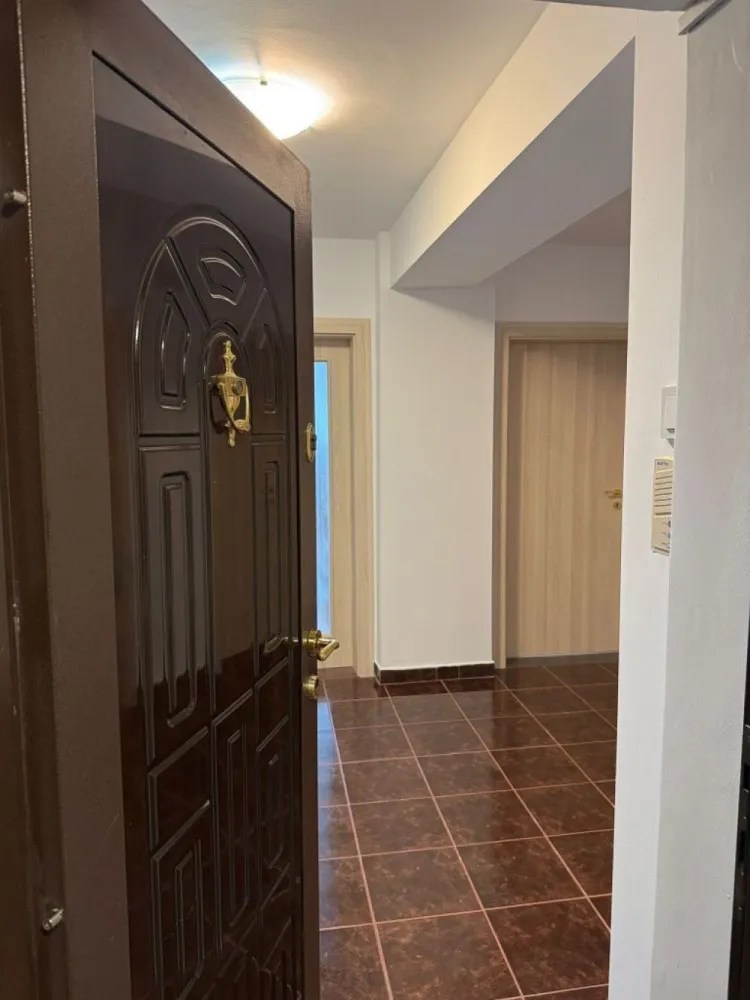 Bd Unirii Apartament 2 camere - Ultracentral - Inchiriez apartament 2 camere Bd Unirii langa rondul Alba Iulia.

Recent renovat si mobilat.

Aer Conditionat, etc

Mobila aditionala la cerere.

Bucatarie noua, 2 spatii depozitare, living si dormitor - Spatios si Luminos.

Etajul 5 din 8

3 balcoane cu vedere catre Bd Unirii