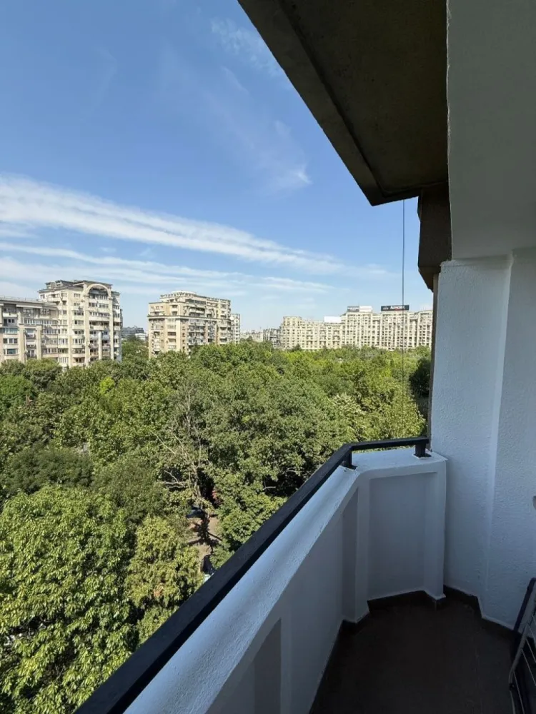 Bd Unirii Apartament 2 camere - Ultracentral - Inchiriez apartament 2 camere Bd Unirii langa rondul Alba Iulia.

Recent renovat si mobilat.

Aer Conditionat, etc

Mobila aditionala la cerere.

Bucatarie noua, 2 spatii depozitare, living si dormitor - Spatios si Luminos.

Etajul 5 din 8

3 balcoane cu vedere catre Bd Unirii