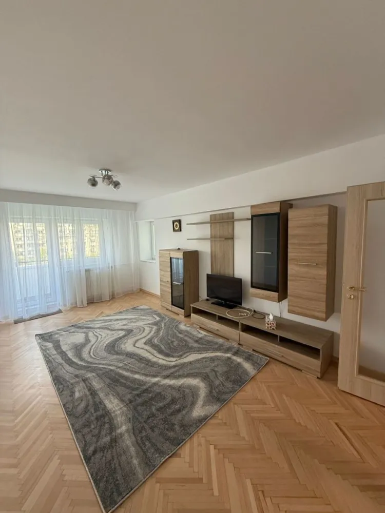 Bd Unirii Apartament 2 camere - Ultracentral - Inchiriez apartament 2 camere Bd Unirii langa rondul Alba Iulia.

Recent renovat si mobilat.

Aer Conditionat, etc

Mobila aditionala la cerere.

Bucatarie noua, 2 spatii depozitare, living si dormitor - Spatios si Luminos.

Etajul 5 din 8

3 balcoane cu vedere catre Bd Unirii